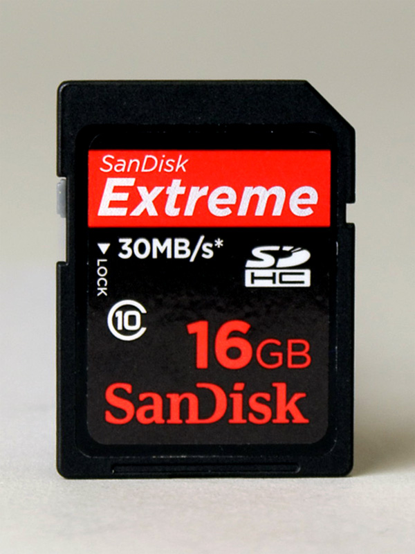 <b>今回の検証に用いたサンディスクExtreme SDHCメモリーカード（16GB）</b>