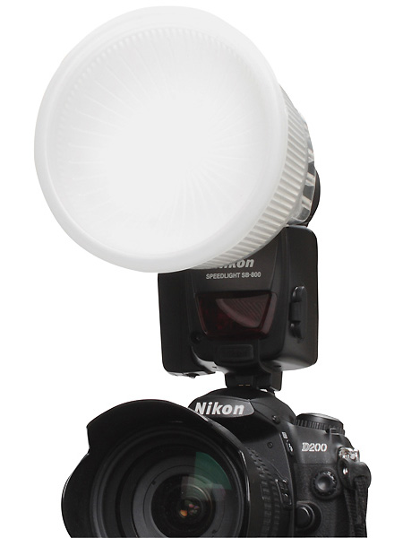 <b>ランベンシーフラッシュディフューザーP1Nをクリップオンストロボに装着したところ</b>