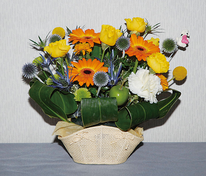 <b>ランベンシーフラッシュディフューザーを装着しない状態（左）と、装着した状態の例（エツミ提供）</b>