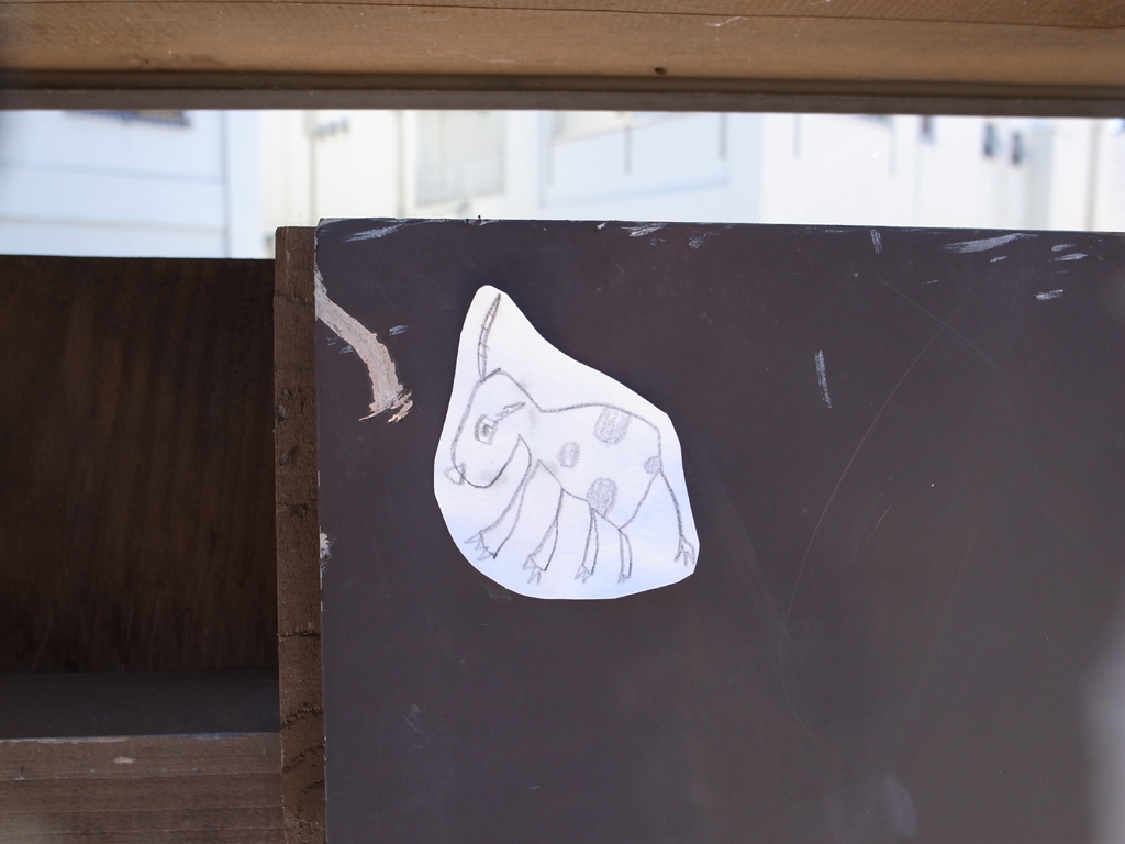 <b>モンスターシールが貼ってあるが、手書きのオリジナルなところが素晴らしすぎる</b>