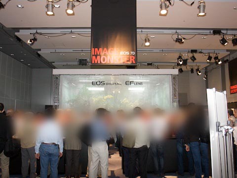 <b>会場内の様子。ハンズオンコーナーに多くの来場者が詰めかけた</b>