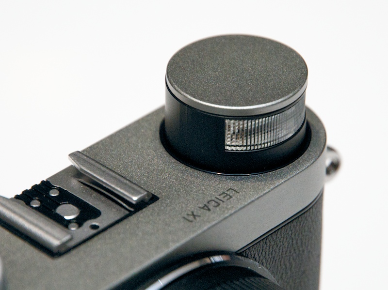 <b>特徴的な内蔵ストロボ</b>