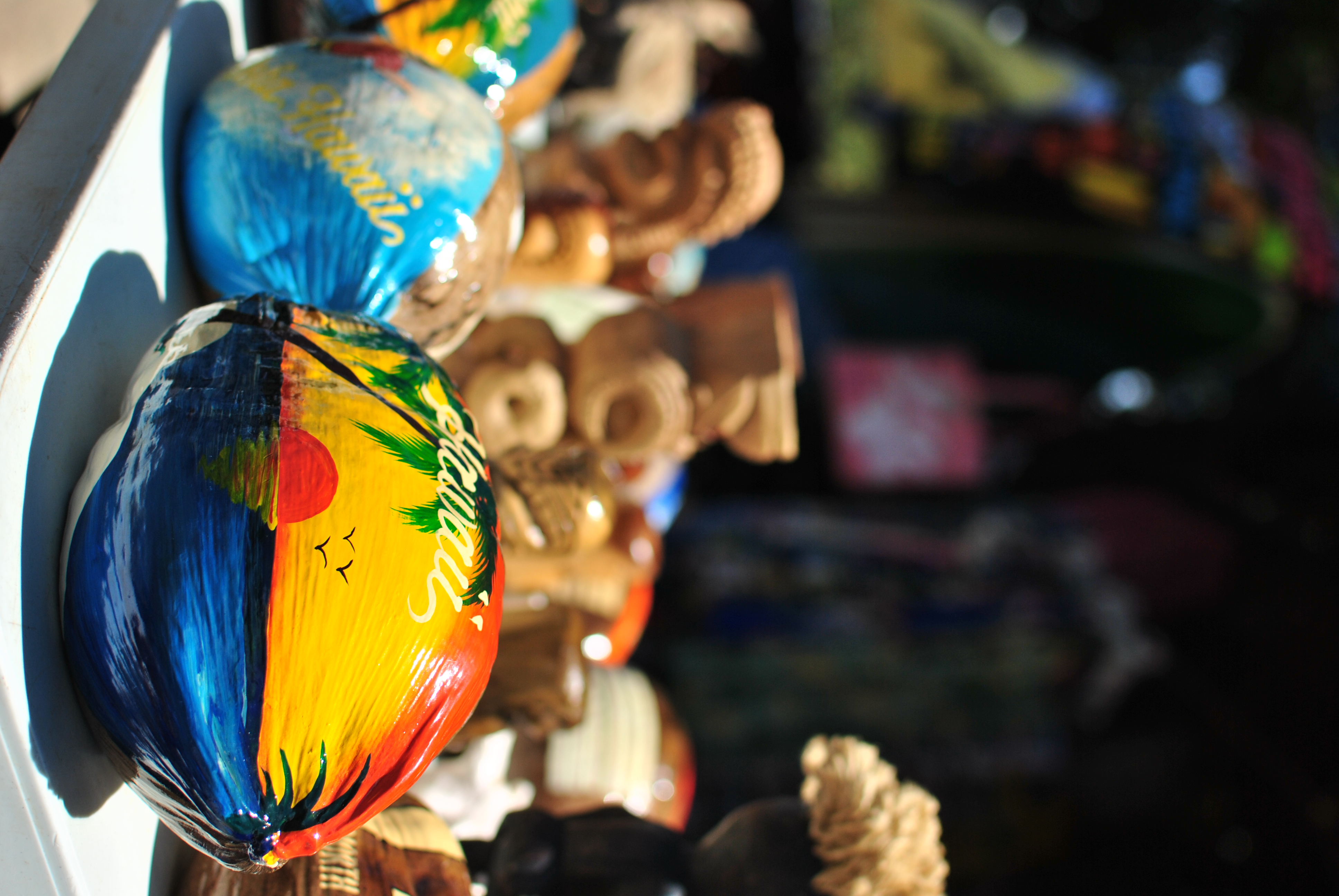 <b>近づくと圧縮効果やボケを伴う望遠的な撮り方もできる<br>D3000 / AF-S DX NIKKOR 35mm F1.8 G / 約3.9MB / 2,592×3,872 / 1/4,000秒 / F2.5 / 0EV / ISO100 / WB:晴天 / 35mm</b>