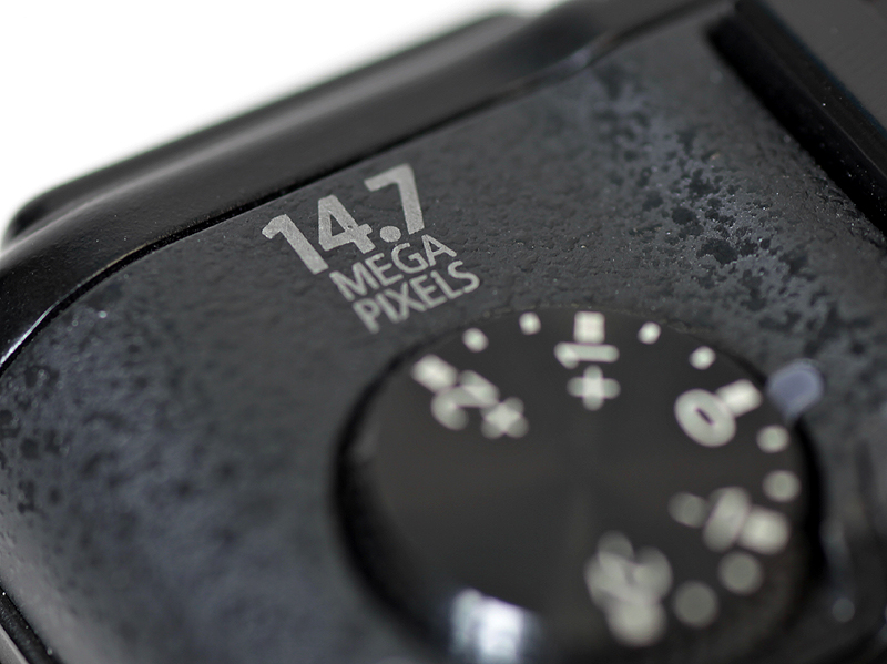 <b>PowerShot G10は、コンパクトデジタルカメラで最多画素数となる1/1.7型有効1,470万画素CMOSセンサーを搭載して2008年10月17日に登場</b>