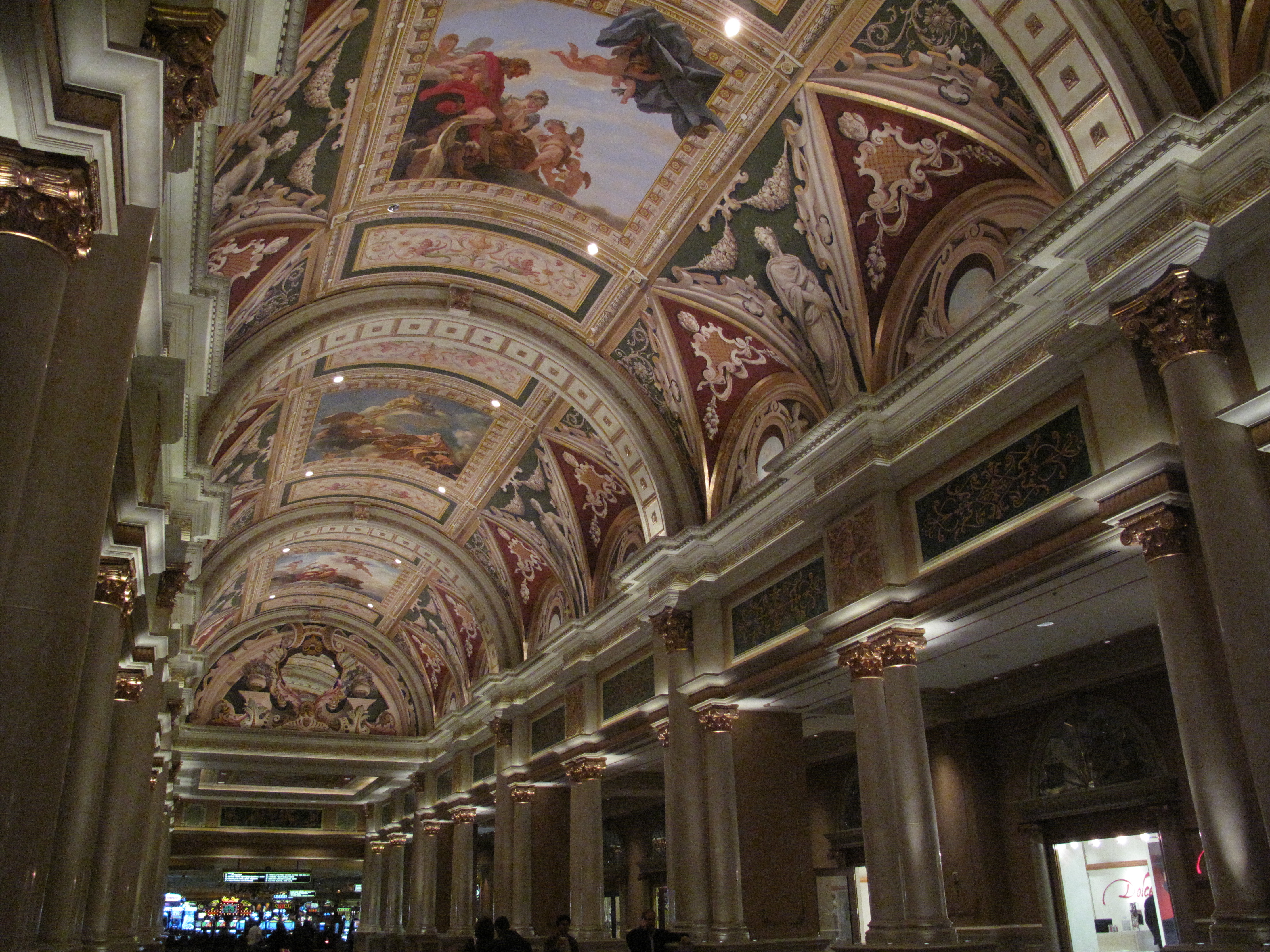 <b>4,416×3,312 / 1/60秒 / F2.8 / -0.7EV / ISO800 / 絞り優先AE / WB:オート / 6mm</b>