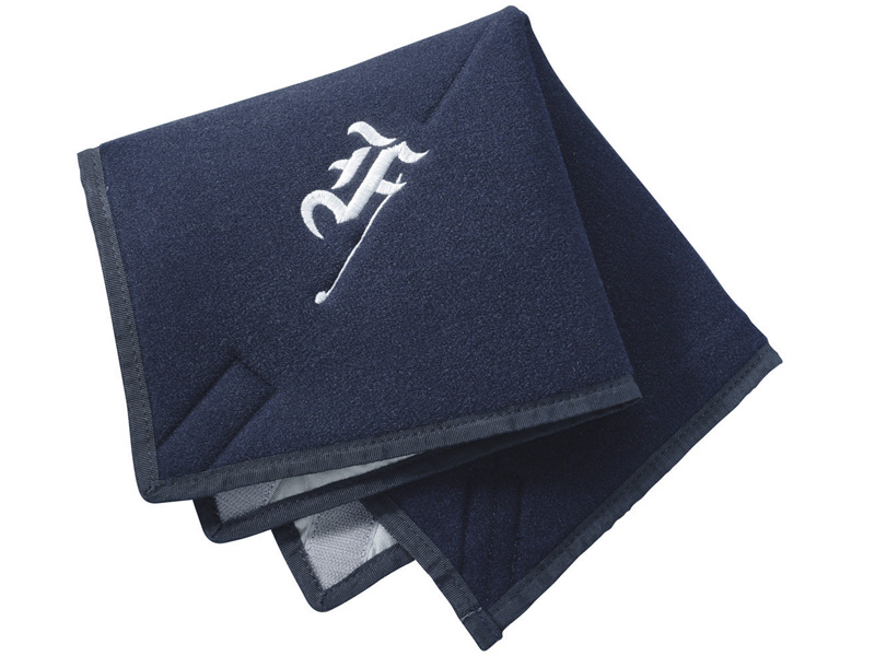 <STRONG>「F」ロゴ入りオリジナルカメララップ（370×370mm、ナイロン製）</STRONG>