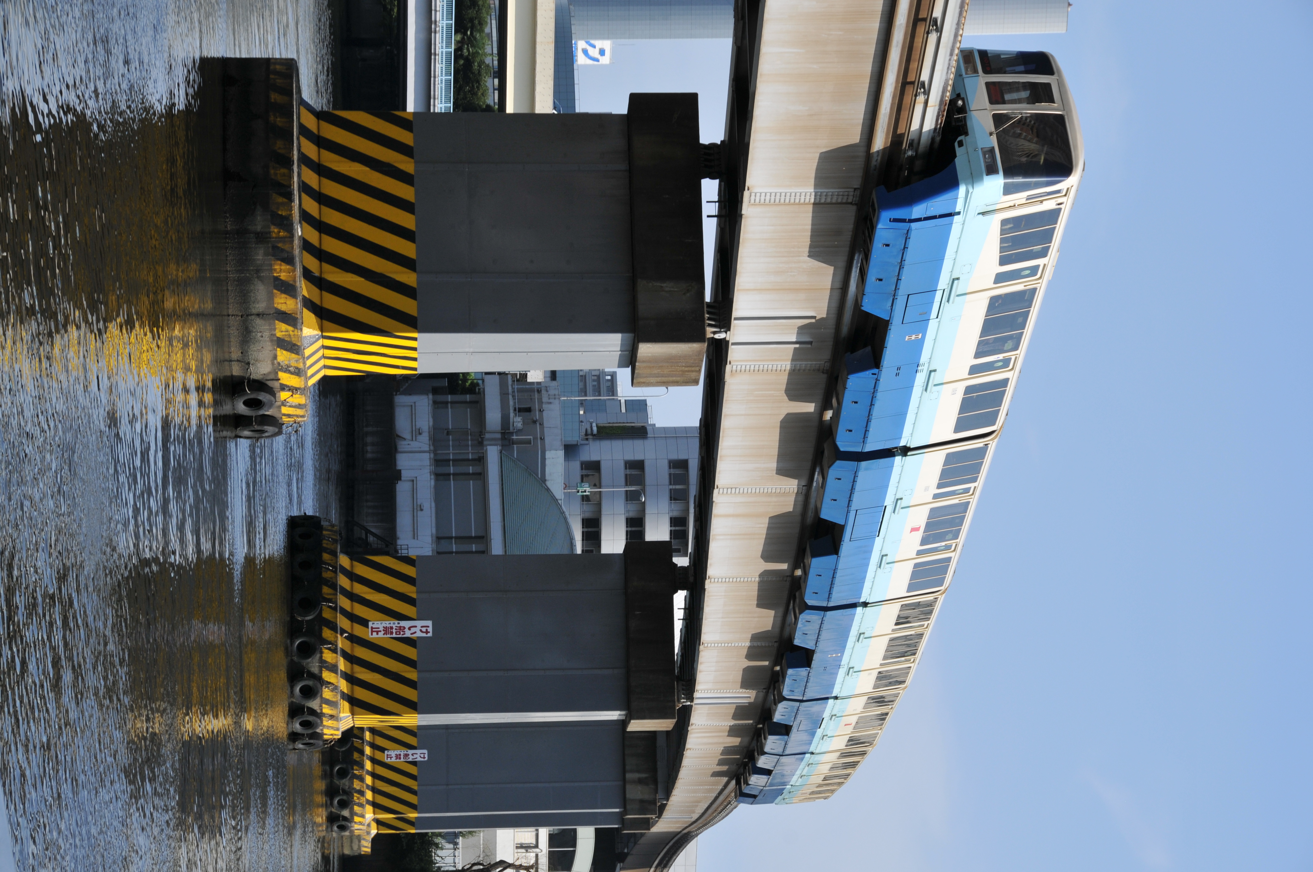 <b>D300 / AF-S DX NIKKOR 18-200mm F3.5-5.6 G ED VR II / 約4.9MB / 2,848×4,288 / 1/400秒 / F10 / -1EV / ISO200 / WB:晴天 / 75mm</b>