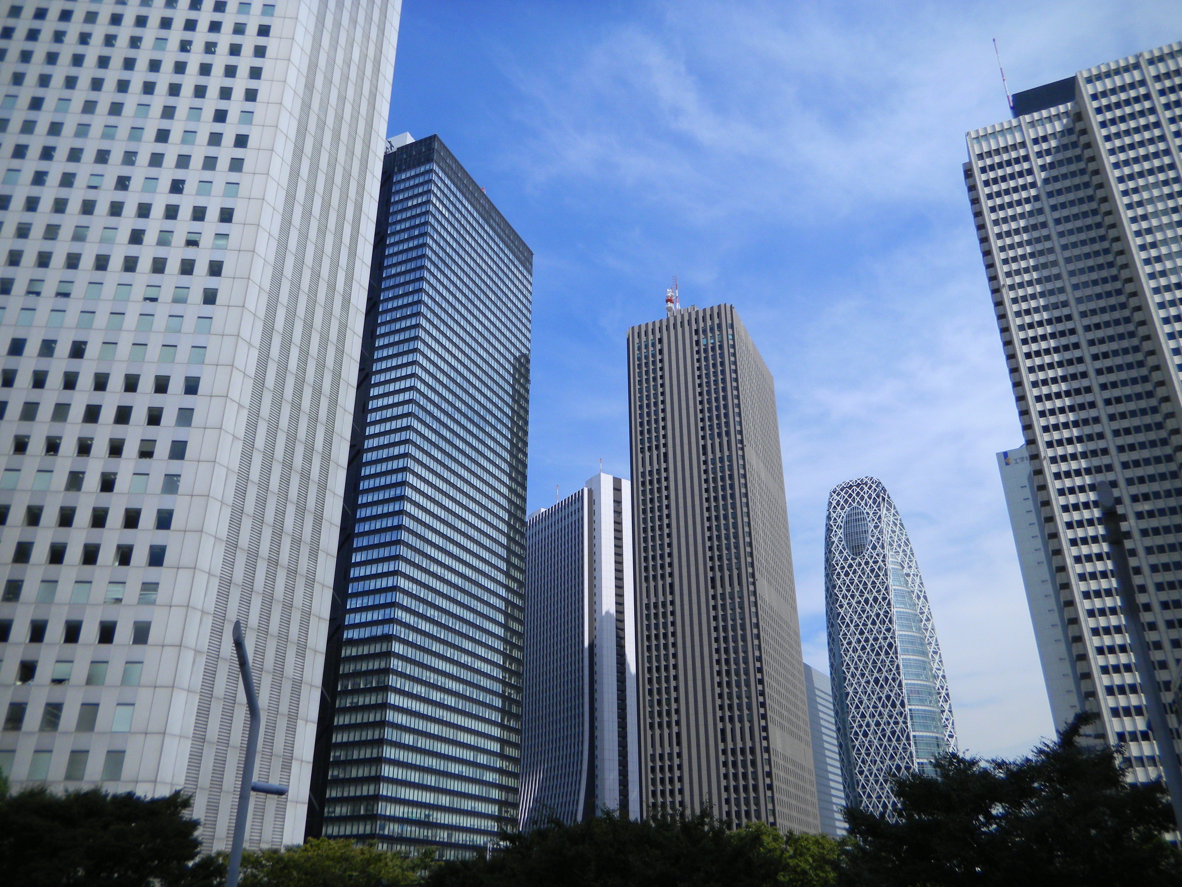 <b>ピクチャーカラー：ビビッドカラー<br>4,000×3,000 / 1/238秒 / F7.9 / -0.3EV / ISO80 / WB:晴天 / 5mm（28mm相当）</b>