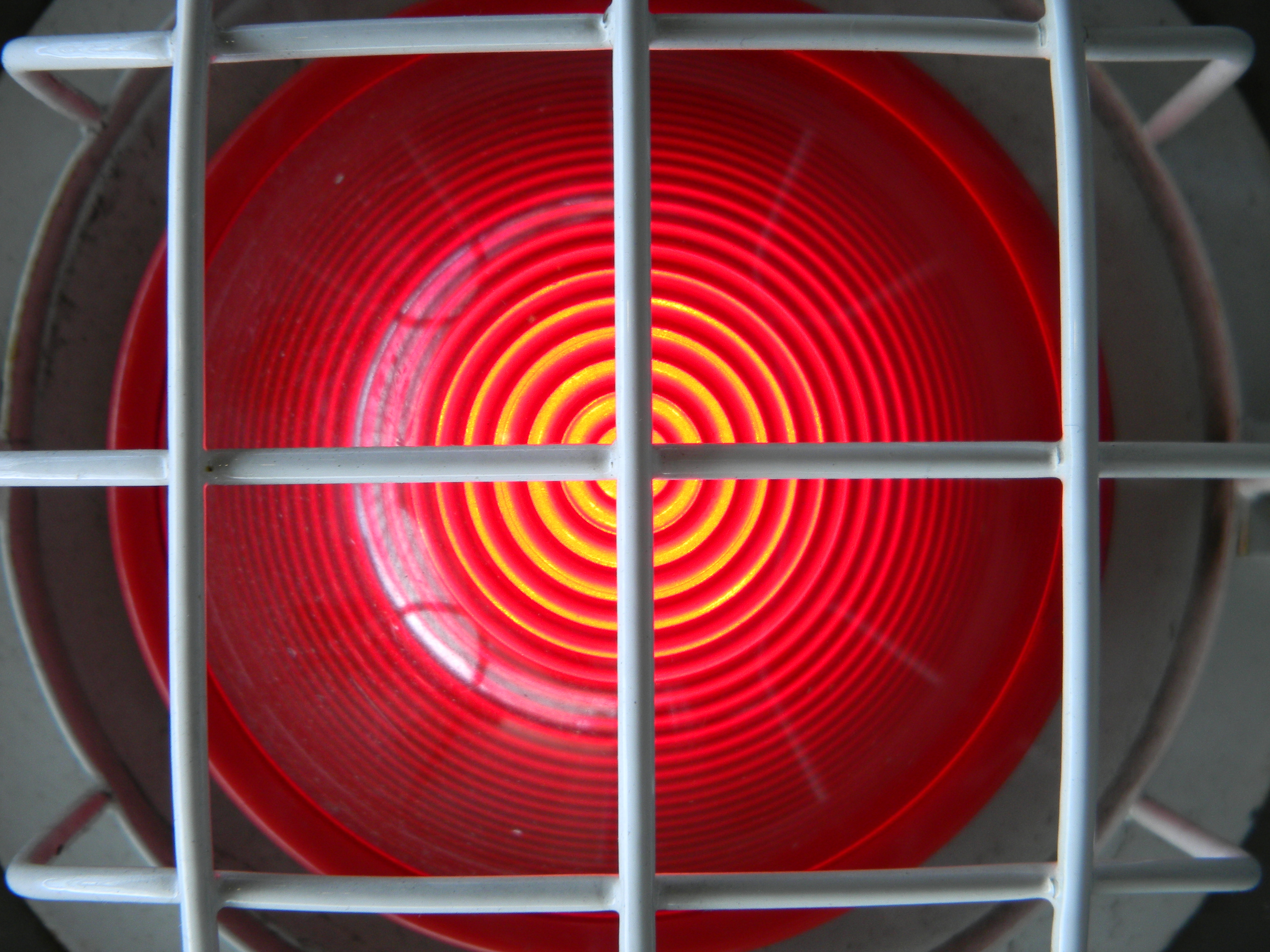 <b>手ブレ補正で画面が揺れる関係で、本当はきちんと左右を合わせたいのになかなかぴたっと決まってくれない。数少ない泣きどころではある<br>4,000×3,000 / 1/25秒 / F4.8 / 0EV / ISO80 / WB:晴天 / 14.9mm（83mm相当）</b>