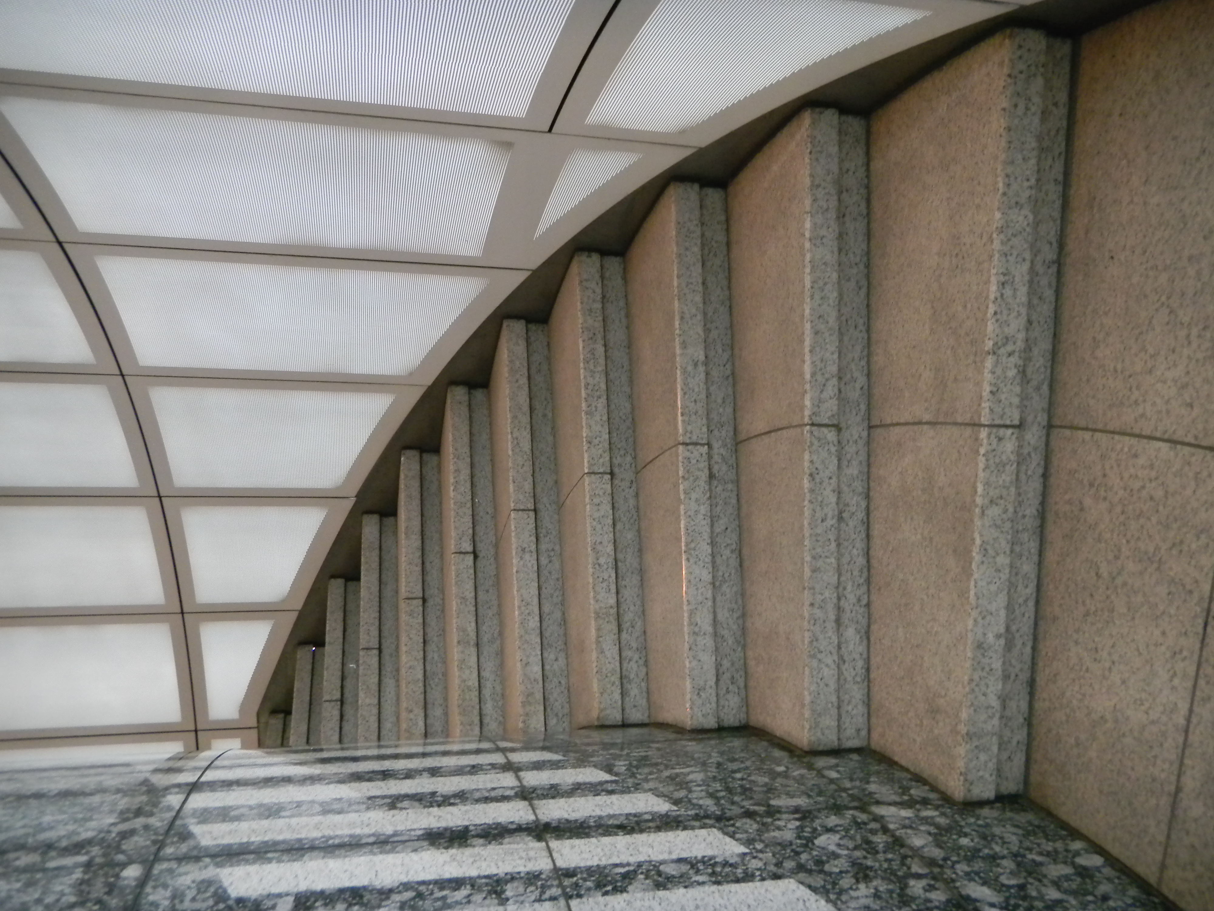 <b>ハイブリッド手ブレ補正の効果に期待して撮ったカット。広角端とは言え、シャッター速度1秒でこのブレなさは恐るべしである<br>4,000×3,000 / 1秒 / F3.9 / 0EV / ISO80 / WB:オート / 5mm（28mm相当）</b>