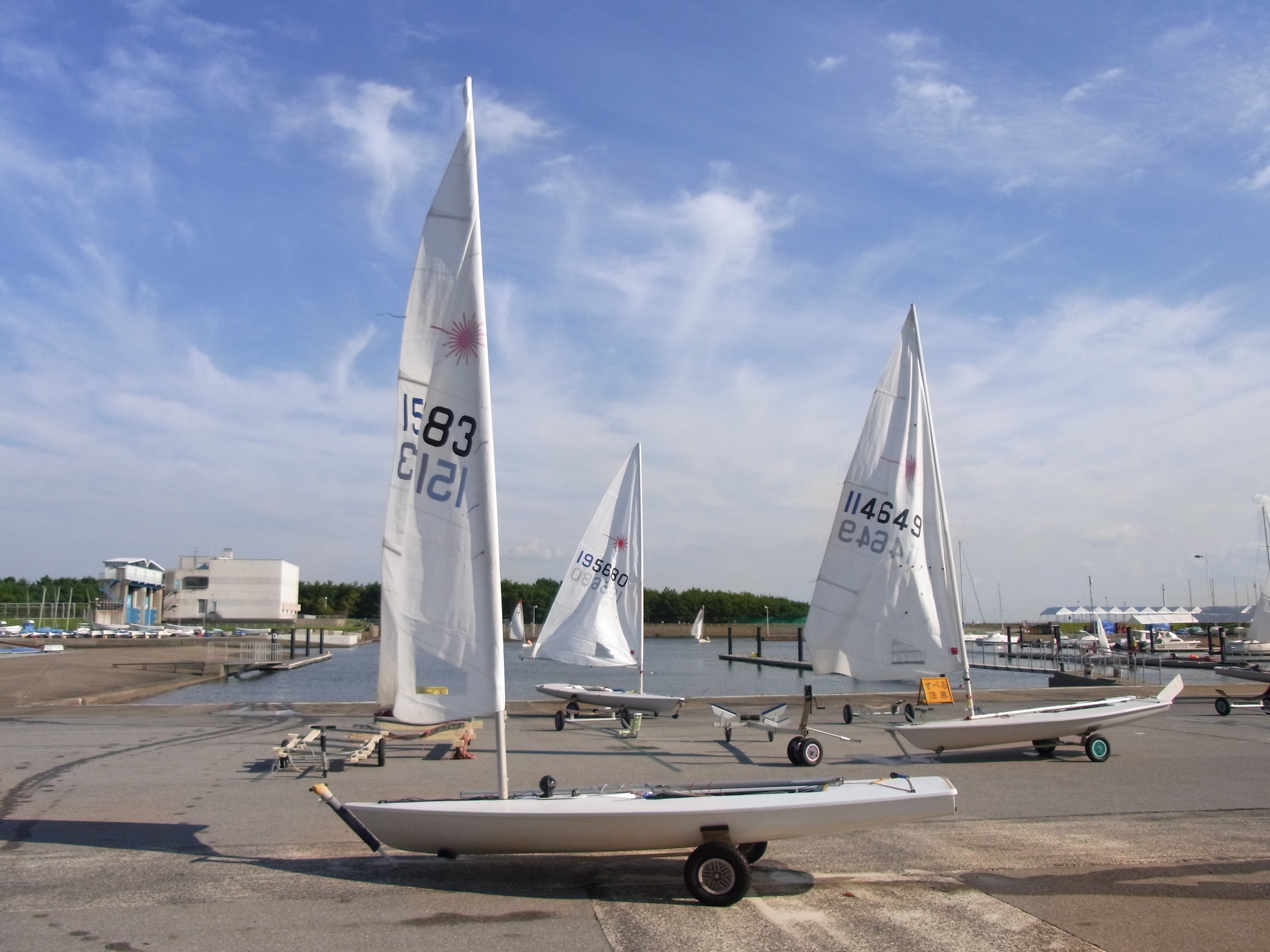 <b>3,456×2,592 / 1/380秒 / F7 / 0EV / ISO80 / プログラムAE / WB:オート / 4.9mm<br>広角側の画角が広い（35mm判換算で28mm相当）ので、本格的な広角撮影ができる</b>