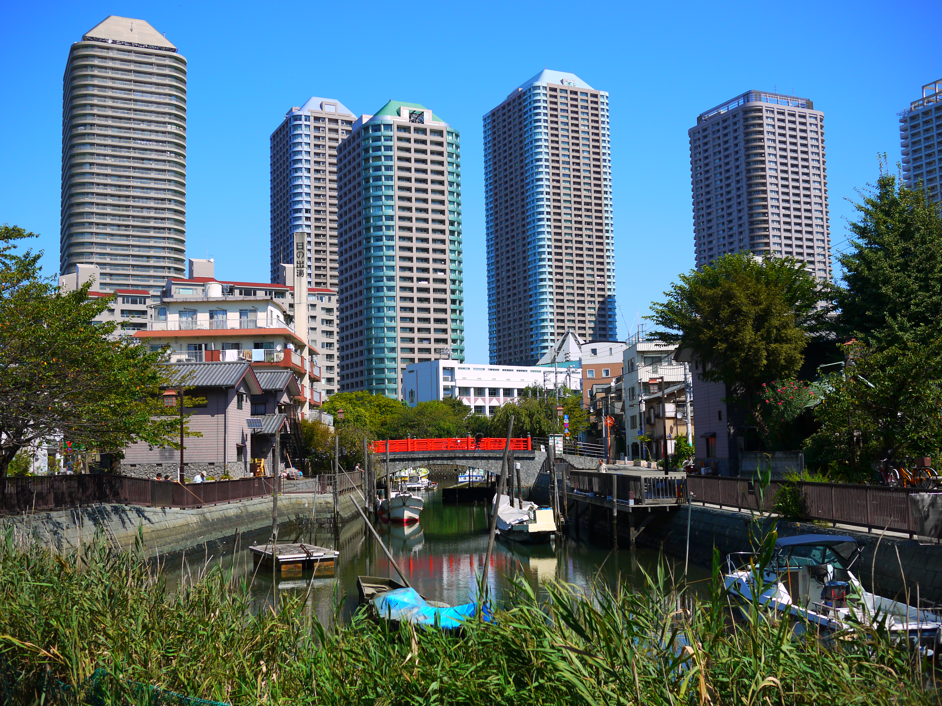 <b>ポップ：原色を強調し、ポップアート風の効果</b>