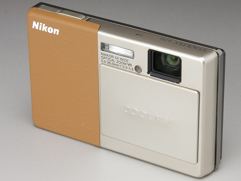 <b>ニコンCOOLPIX S70（実勢4万3,000円前後）</b>