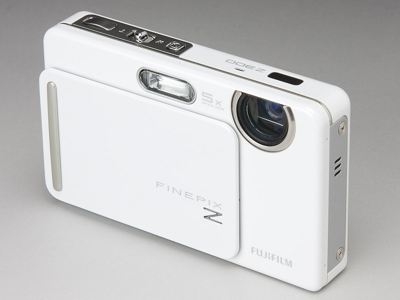 <b>富士フイルムFinePix Z300（実勢3万7,000円前後）</b>