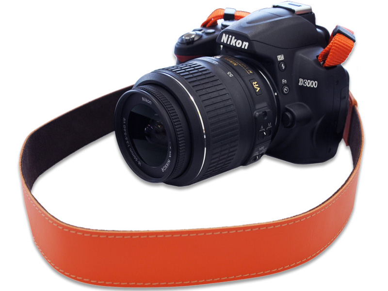 <b>レザー（レンガ×ダークブラウン）をD3000に装着</b>