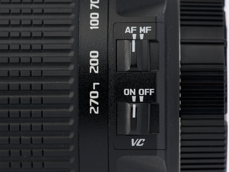 <b>ニコン用はレンズ内モーター仕様なので、AF/MF切り替えレバーがある。手ブレ補正機構（VC）の効果はかなり高いと思える</b>