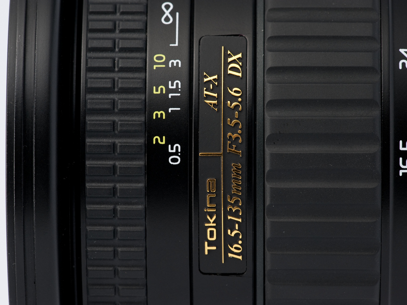 <b>フォーカスリングの回転角は非常に狭い。また、連動メカのジャリジャリ音も耳障りだが、操作性自体はそれほど悪くはない</b>