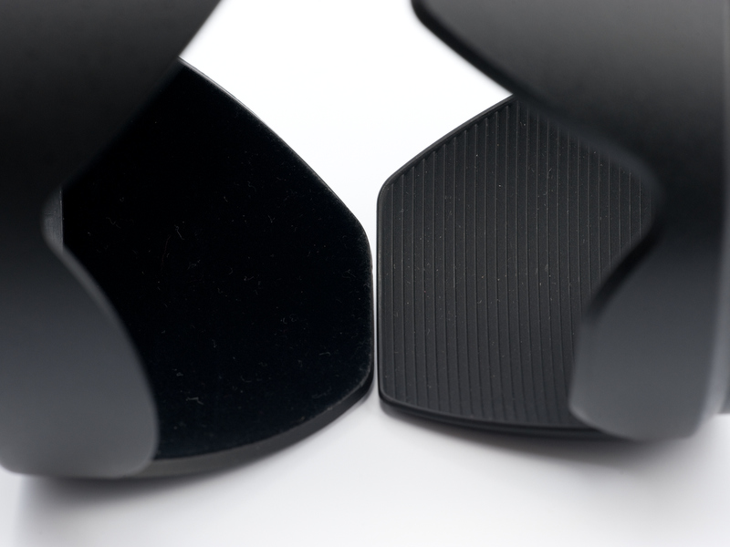 <b>左が反射防止効果の高い植毛加工が施されたトキナーのフード（右はタムロンのフード）。画質へのこだわりが感じられるポイントだ</b>