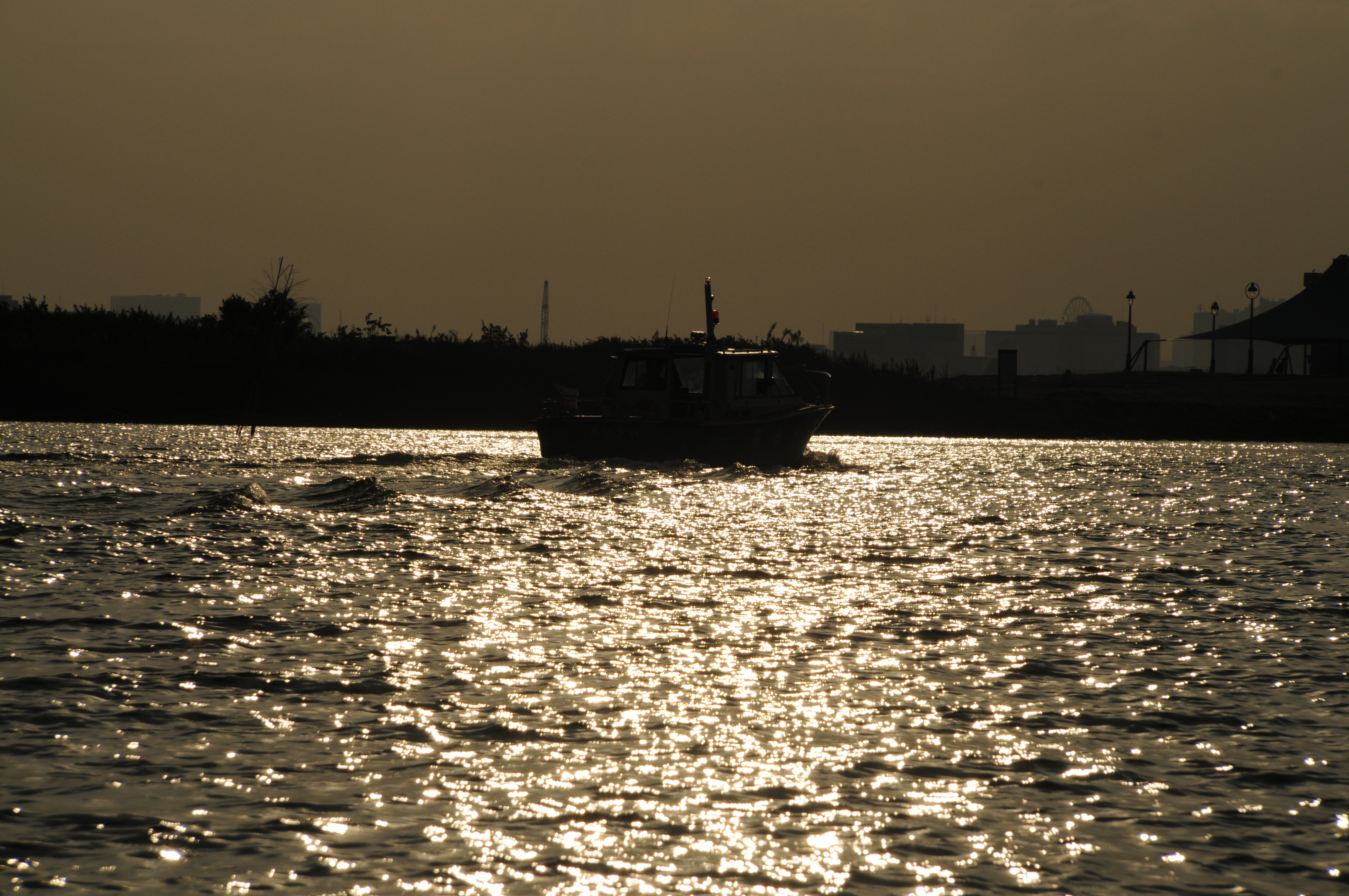 <b>D300 / AT-X 16.5-135 DX / 4,288×2,848 / 1/4,000秒 / F11 / -2.0EV / ISO200 / WB：晴天 / 135mm（203mm相当）</b>