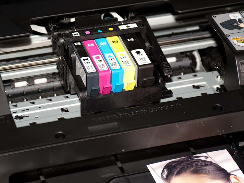 <b>5色独立インクを採用</b>