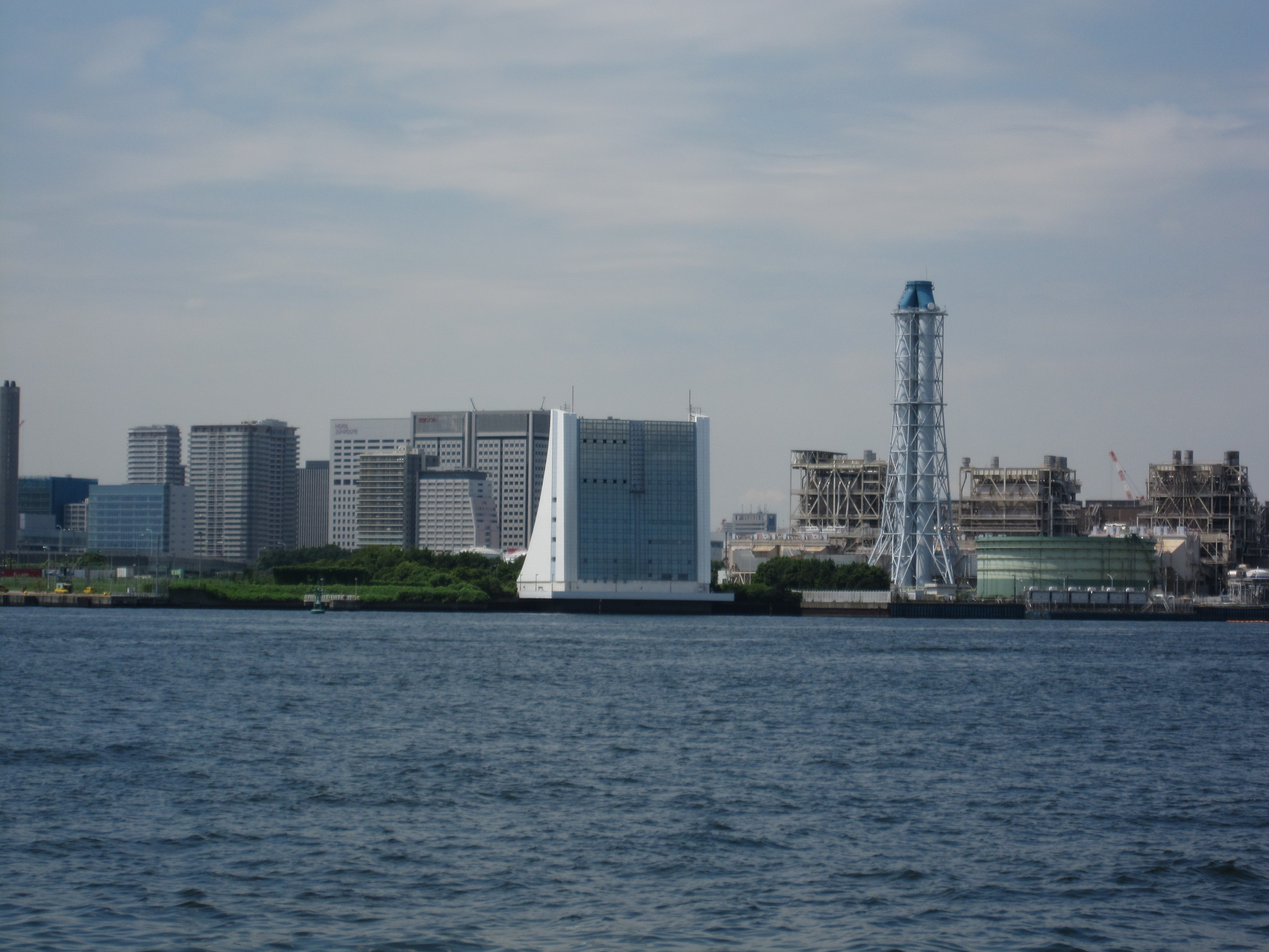 <b>望遠端<br>IXY DIGITAL 220 IS / 4,000×3,000 / 1/500秒 / F5.9 / -0.3EV / ISO80 / プログラムAE / WB:オート / 20mm</b>