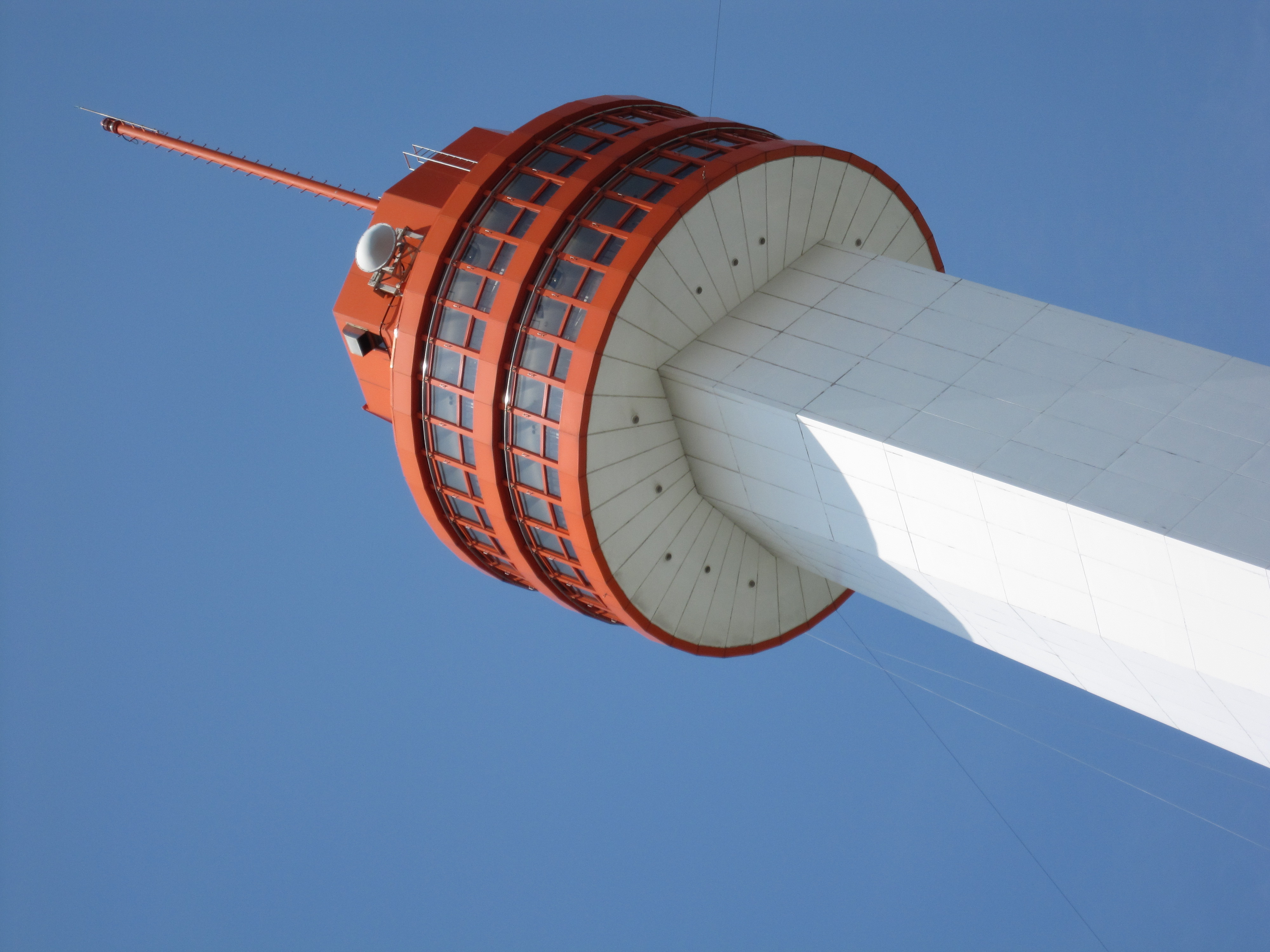 <b>IXY DIGITAL 220 IS / 3,000×4,000 / 1/400秒 / F5.9 / 0EV / ISO80 / プログラムAE / WB:オート / 20mm</b>