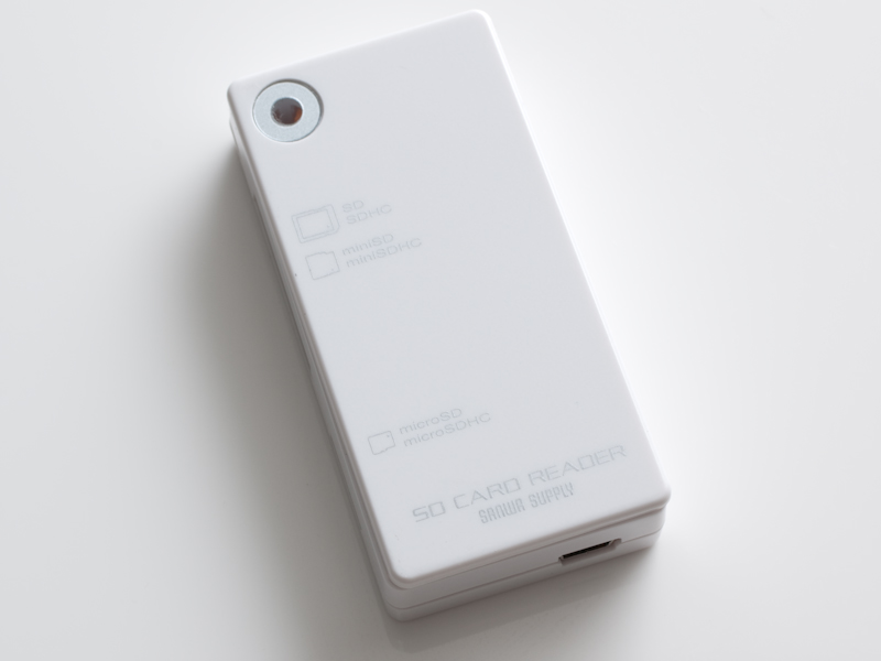 <b>ADR-DMCU2M。ホワイトのほか、ブラックカラーもラインナップする</b>