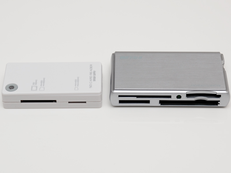 <b>ADR-DMCU2M（左）の方がBSCRA38U2（右）より一回り小さい</b>