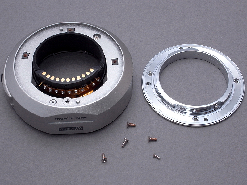 <b>アダプターからマイクロフォーザーズマウントを外したところ</b>