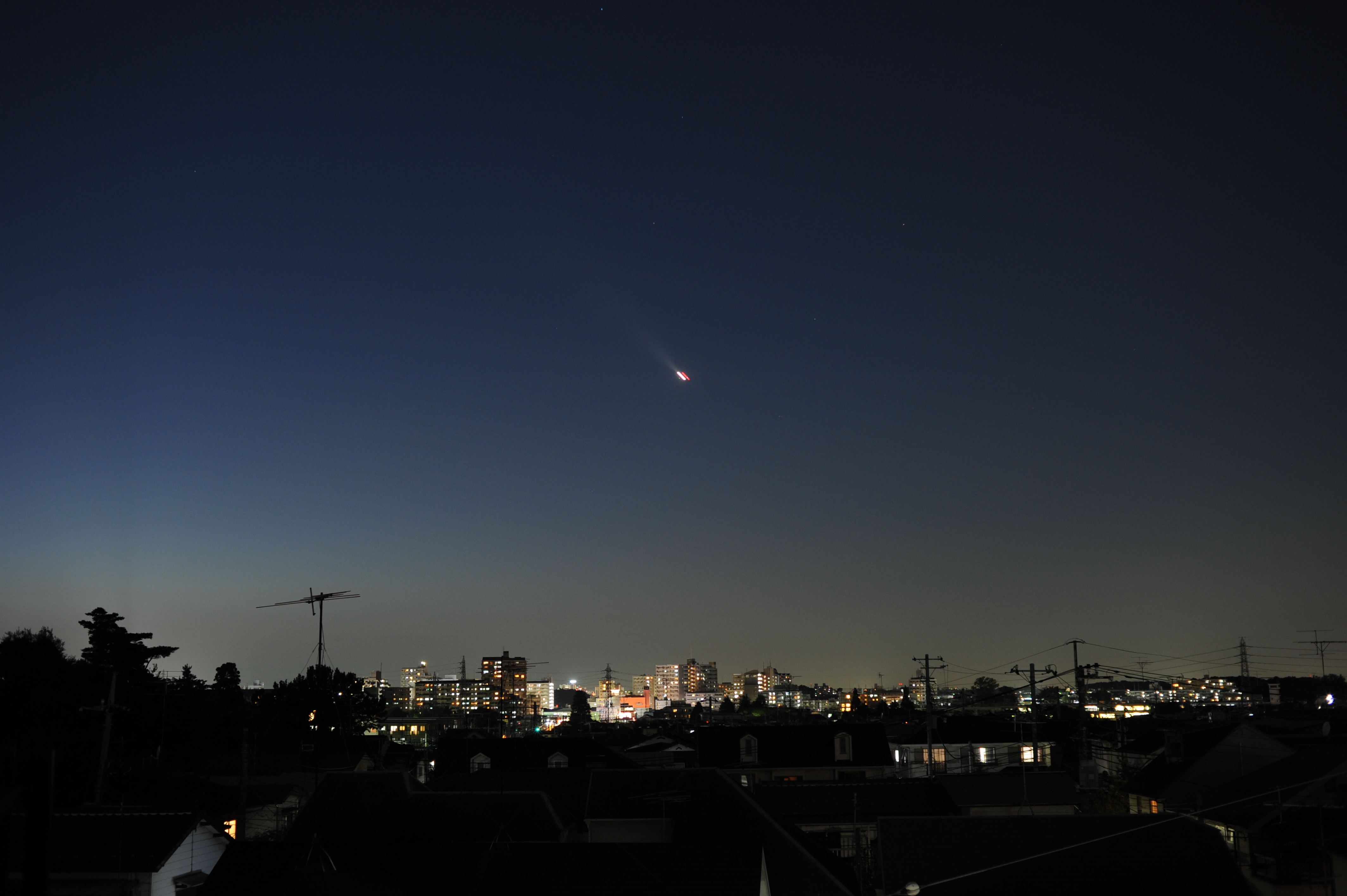 <b>D700 / Ai AF Nikkor 35mm F2 D / 4,256×2,832 / 1秒 / F4 / -2.3EV / ISO720 / WB:オート</b>