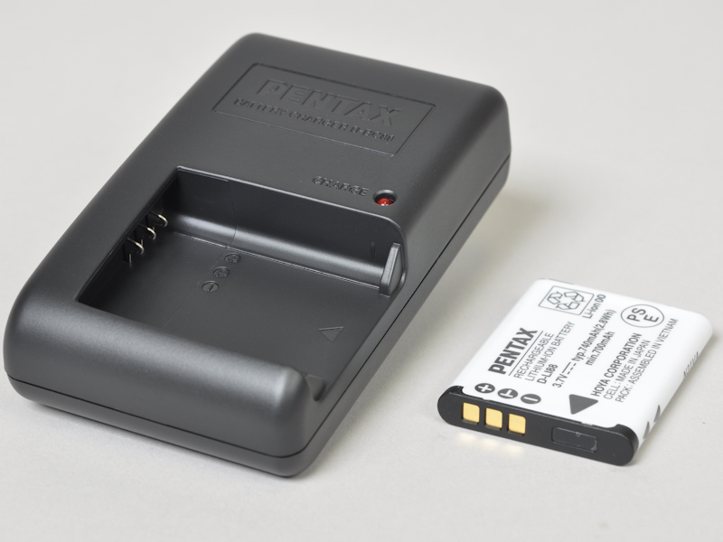 <b>電源はリチウムイオン充電池「D-LI88」</b>