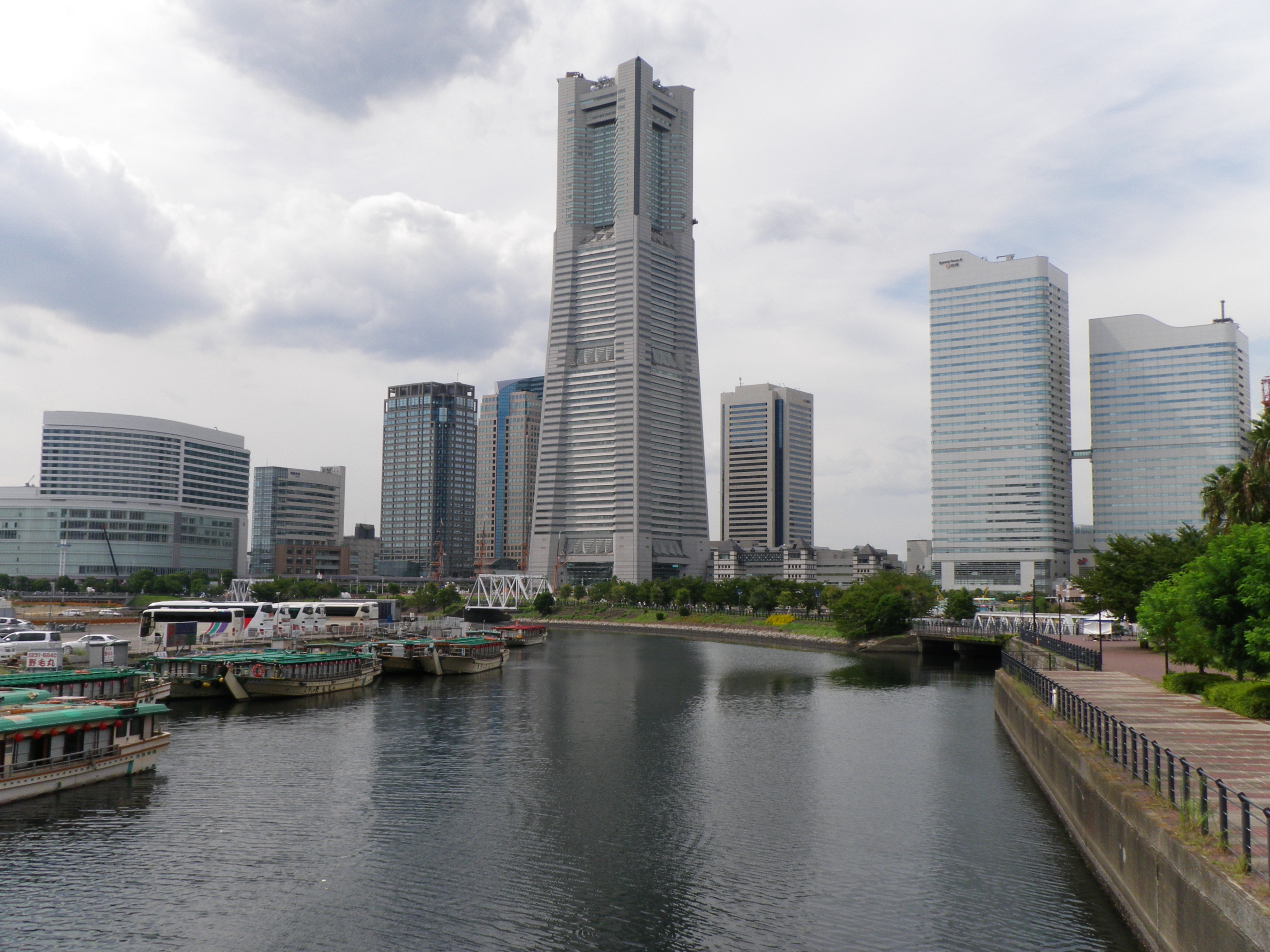 <b>広角端<br>Optio WS80 / 3,648×2,736 / 1/250秒 / F6.3 / 0EV / ISO64 / プログラムAE / WB:オート / 6.2mm</b>