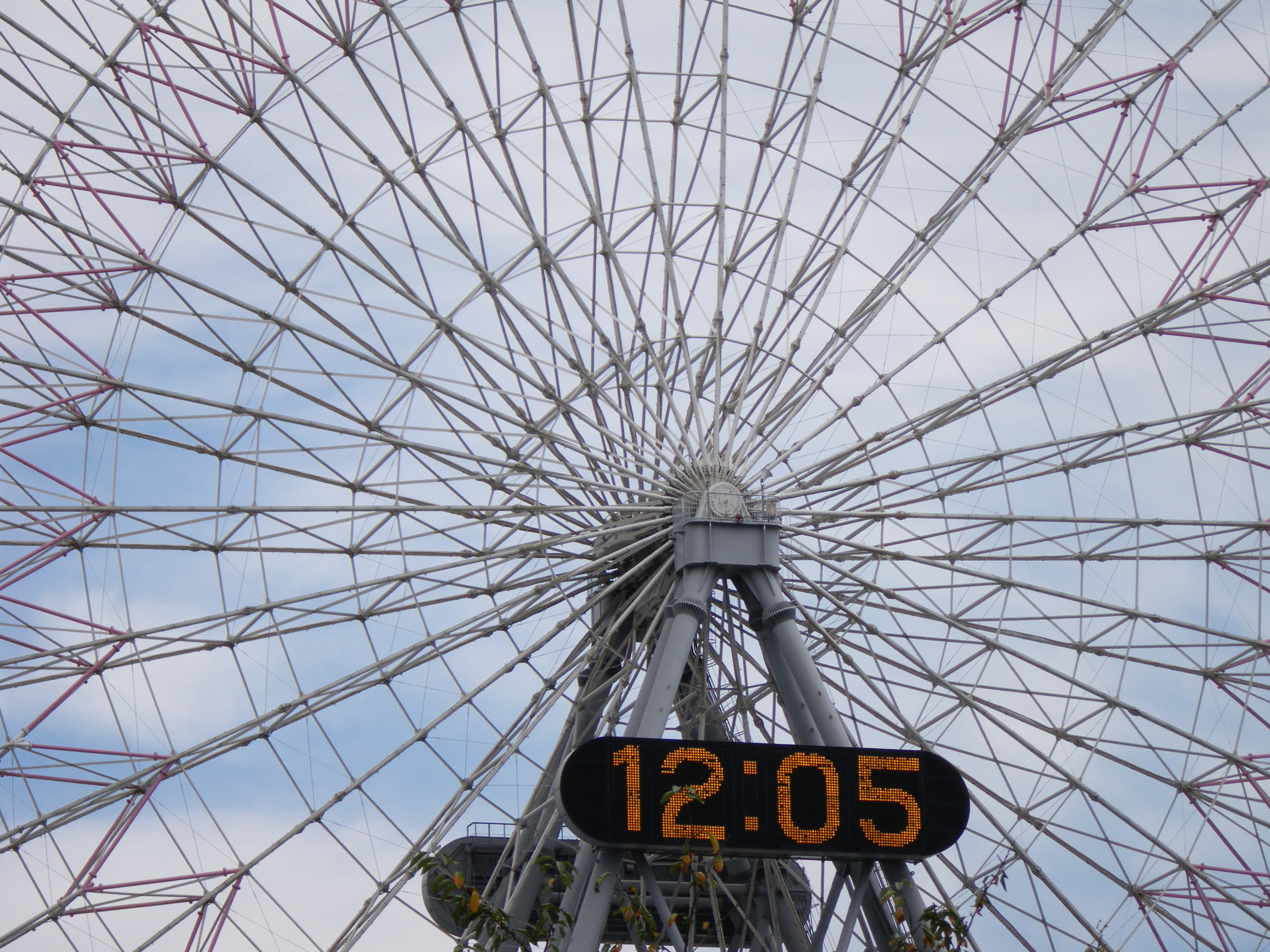 <b>Optio WS80 / 3,648×2,736 / 1/500秒 / F4.7 / 0EV / ISO64 / プログラムAE / WB:オート / 31.2mm</b>