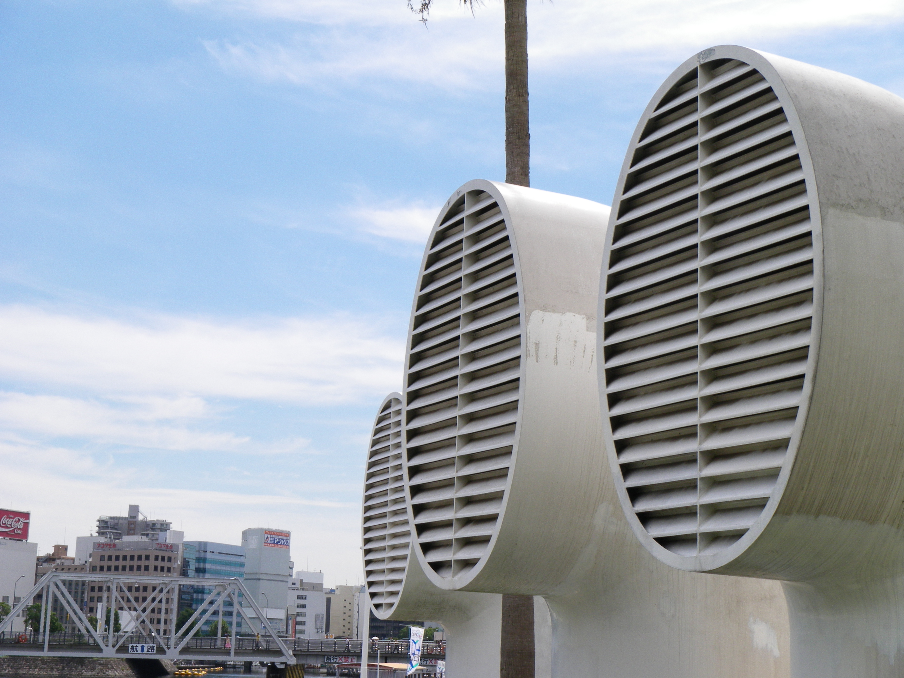 <b>Optio WS80 / 3,648×2,736 / 1/250秒 / F6.8 / 0EV / ISO64 / プログラムAE / WB:オート / 10.2mm</b>