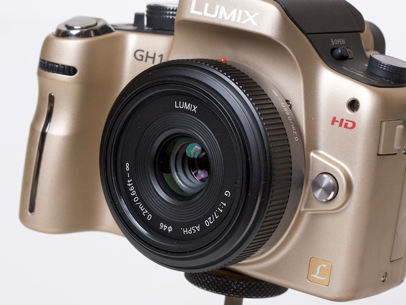 <b>LUMIX G 20mm F1.7 ASPH.を装着したDMC-GH1</b>