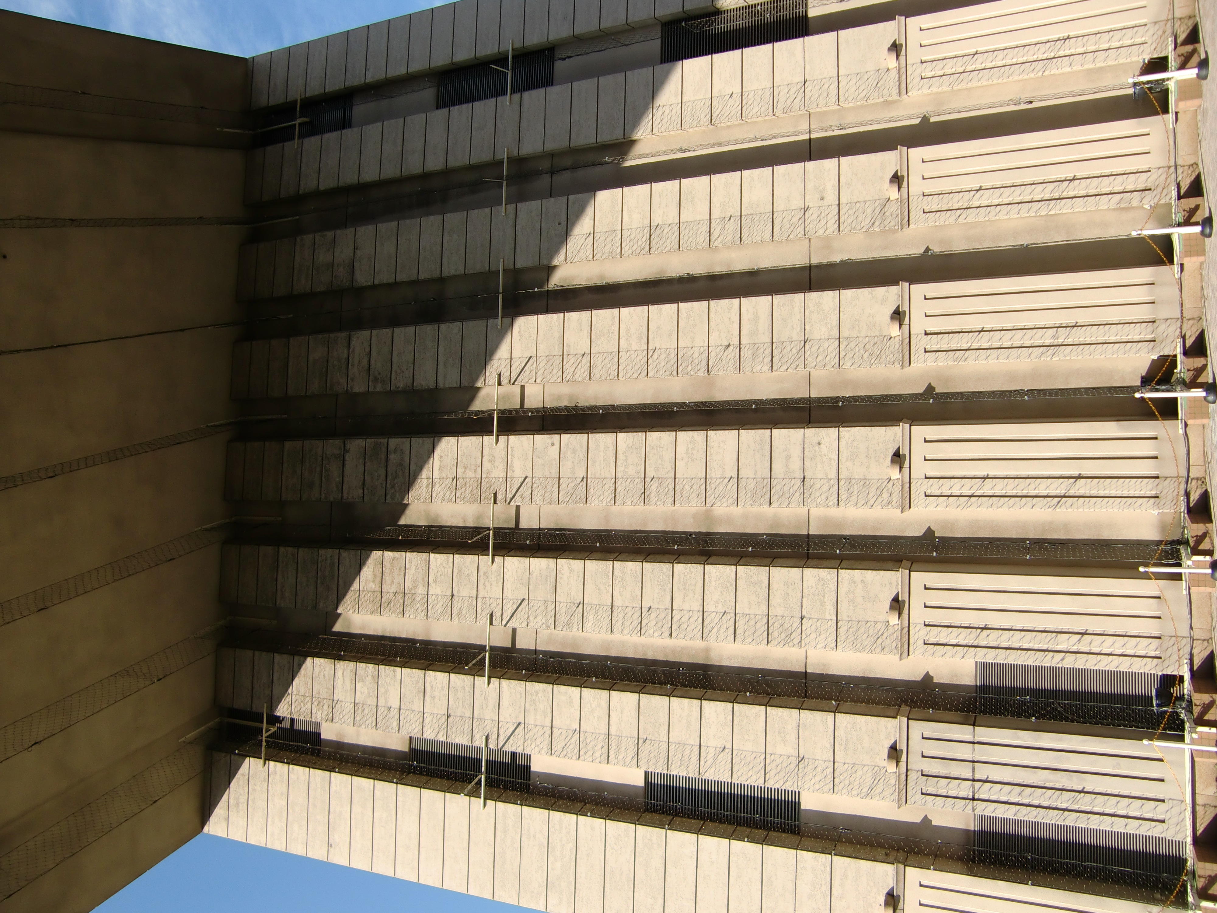 <STRONG>入<BR>EX-Z450 / 4,000×3,000 / 1/1,000秒 / F2.6 / 0EV / ISO64 / プログラム / WB:オート / 4.9mm</STRONG>