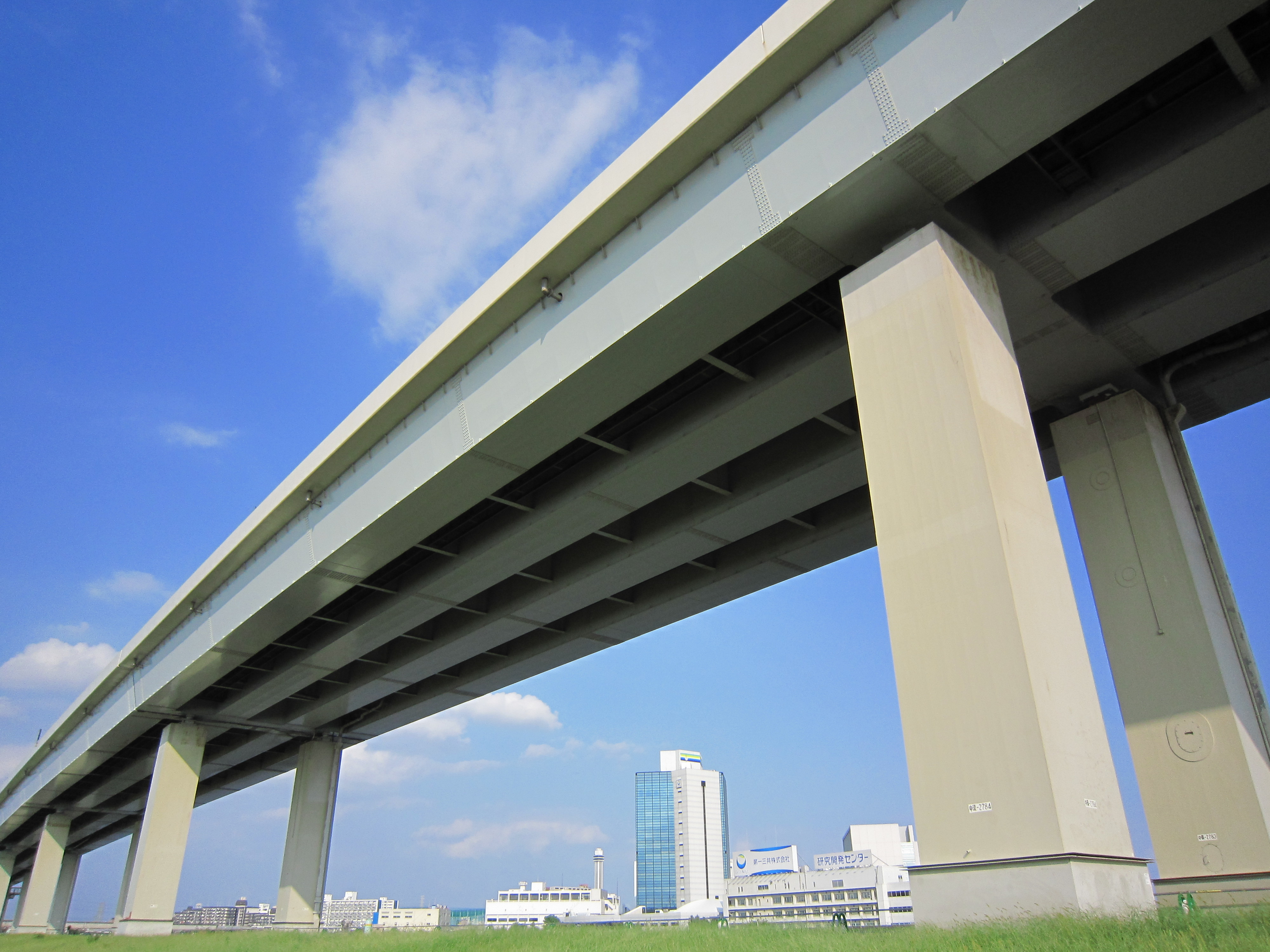 <b>IXY DIGITAL 930 IS / 約2.2MB / 4,000×3,000 / 1/640秒 / F4 / 0EV / ISO80 / WB:オート / 4.3mm / マイカラー：ポジフィルムカラー</b>