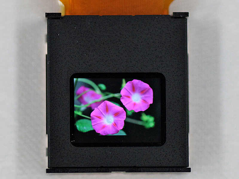 <b>0.47型で解像度144万ドットのHTPS</b>