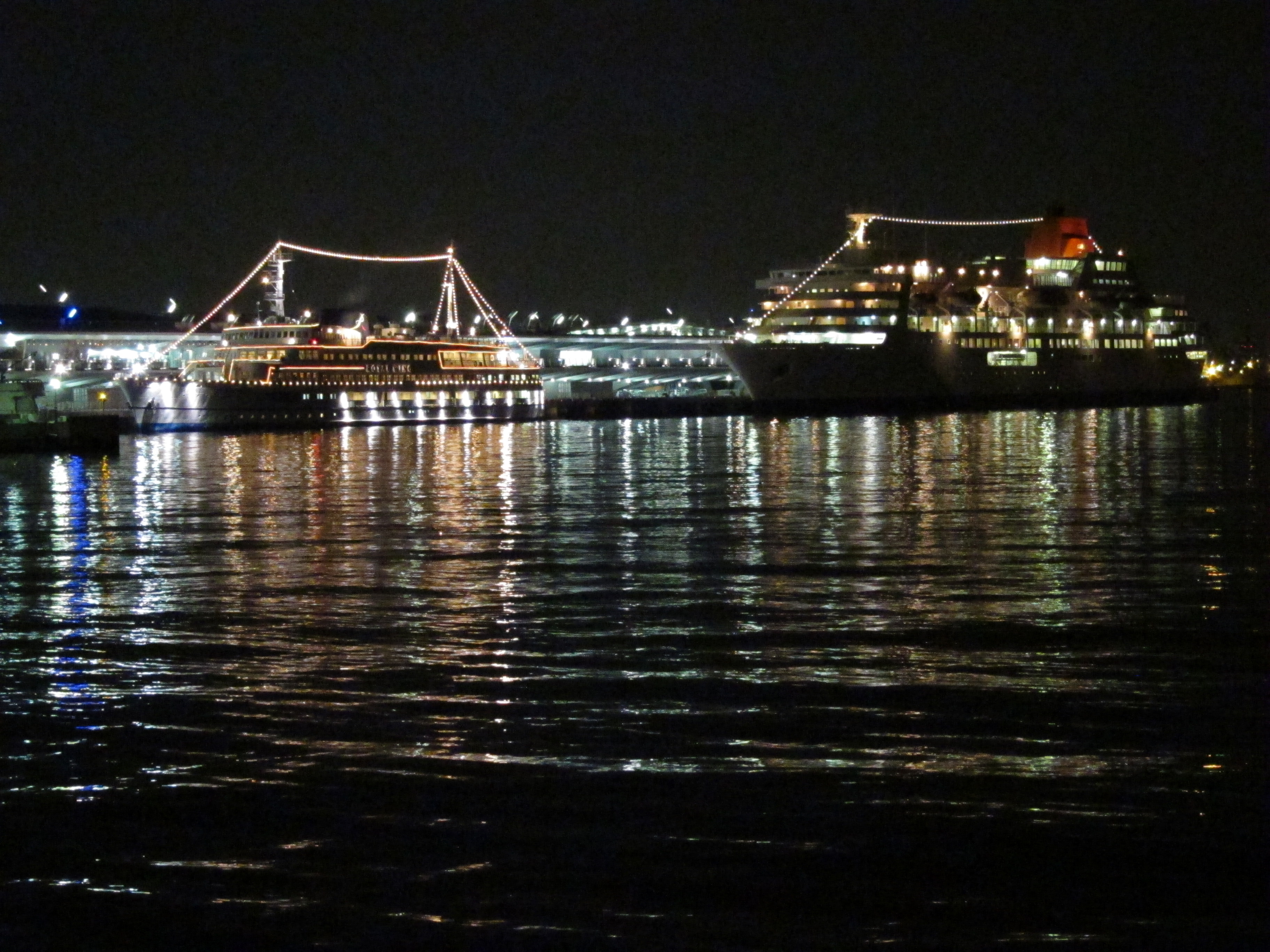 <b>PowerShot S90 / 約2.5MB / 3,648×2,736 / 1/13秒 / F4.5 / 0EV / ISO3200 / WB:オート / 18.2mm</b>