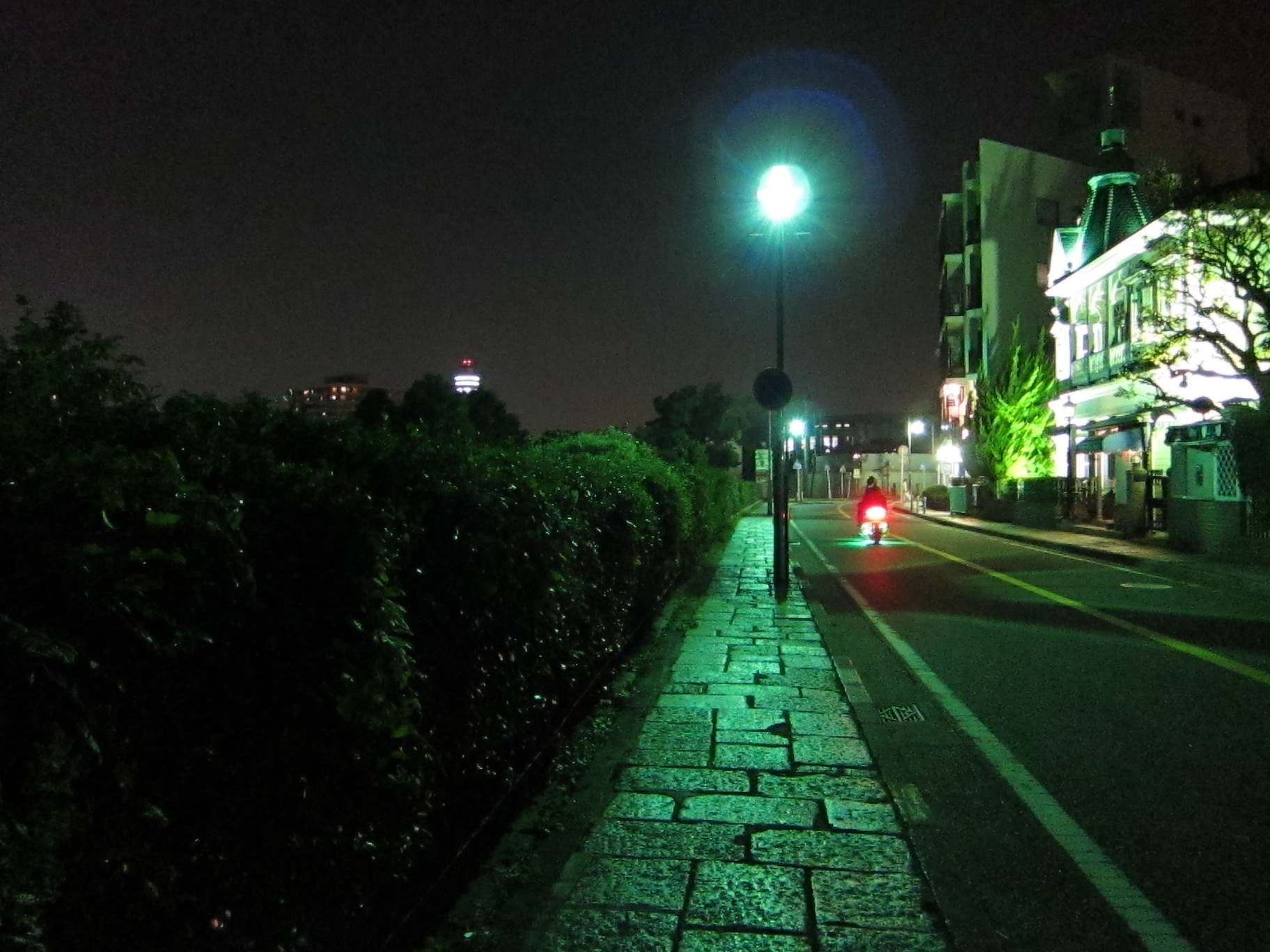 <b>PowerShot S90 / 約596KB / 1,824×1,368 / 4秒 / F2 / 0EV / ISO3200 / WB:オート / 6mm</b>