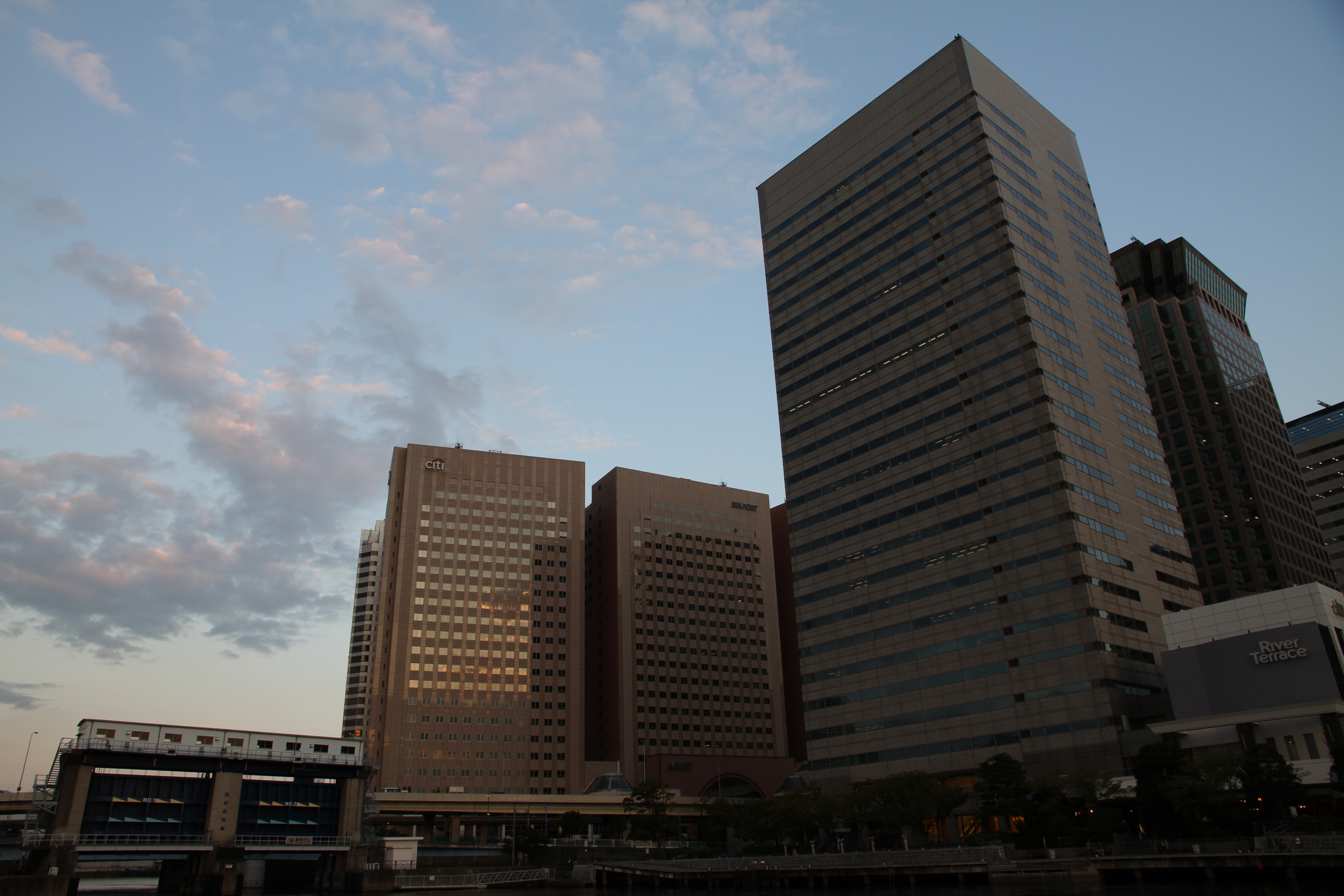 <b>しない<br>EOS 7D / EF-S 15-85mm F3.5-5.6 IS USM / 約4.9MB / 5,184×3,456 / 1/40秒 / F8 / 0EV / ISO100 / WB:オート / 15mm</b>