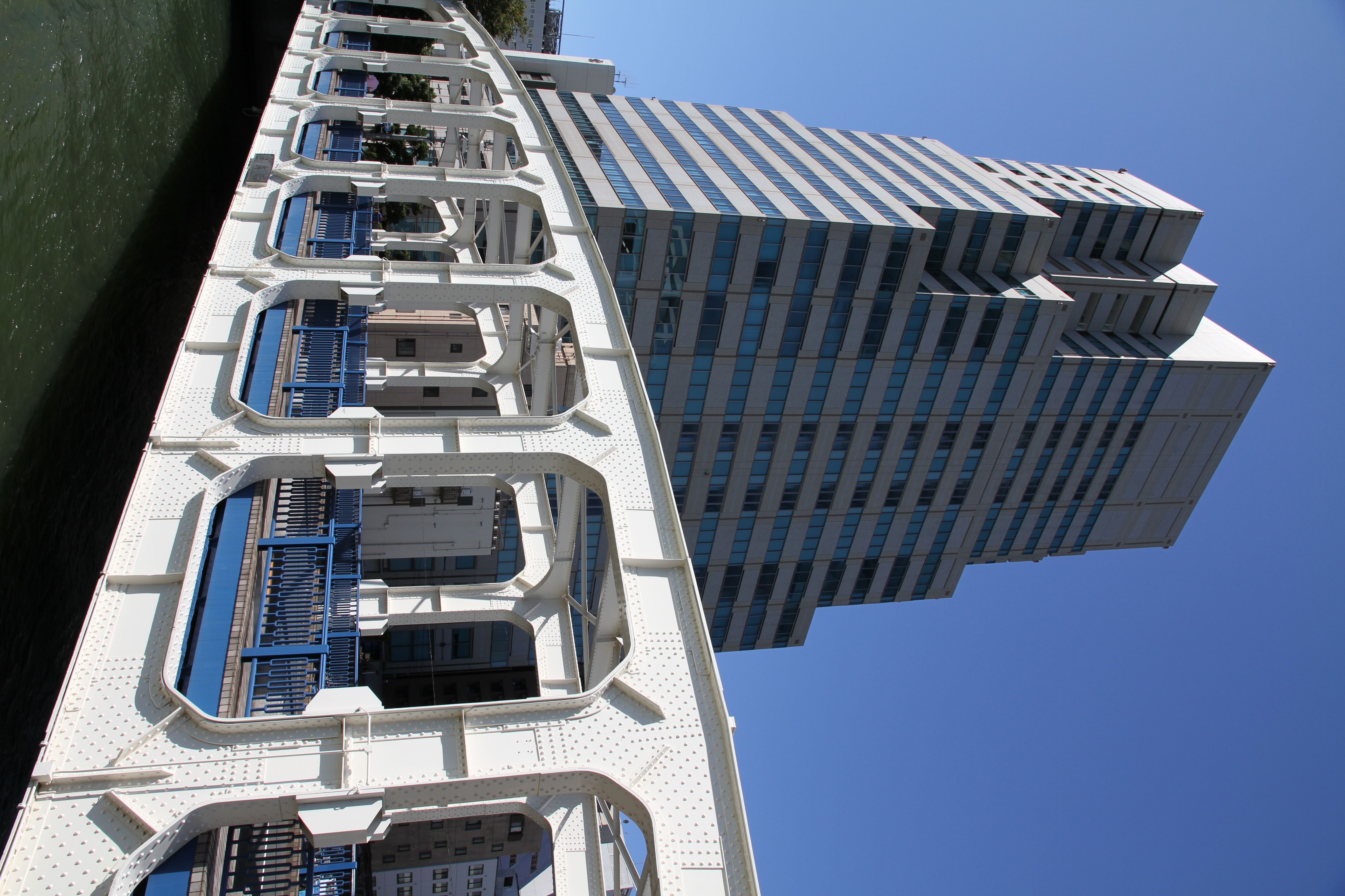 <b>EOS 7D / EF-S 15-85mm F3.5-5.6 IS USM / 約6.3MB / 3,456×5,184 / 1/250秒 / F10 / 0EV / ISO100 / WB:オート / 15mm</b>