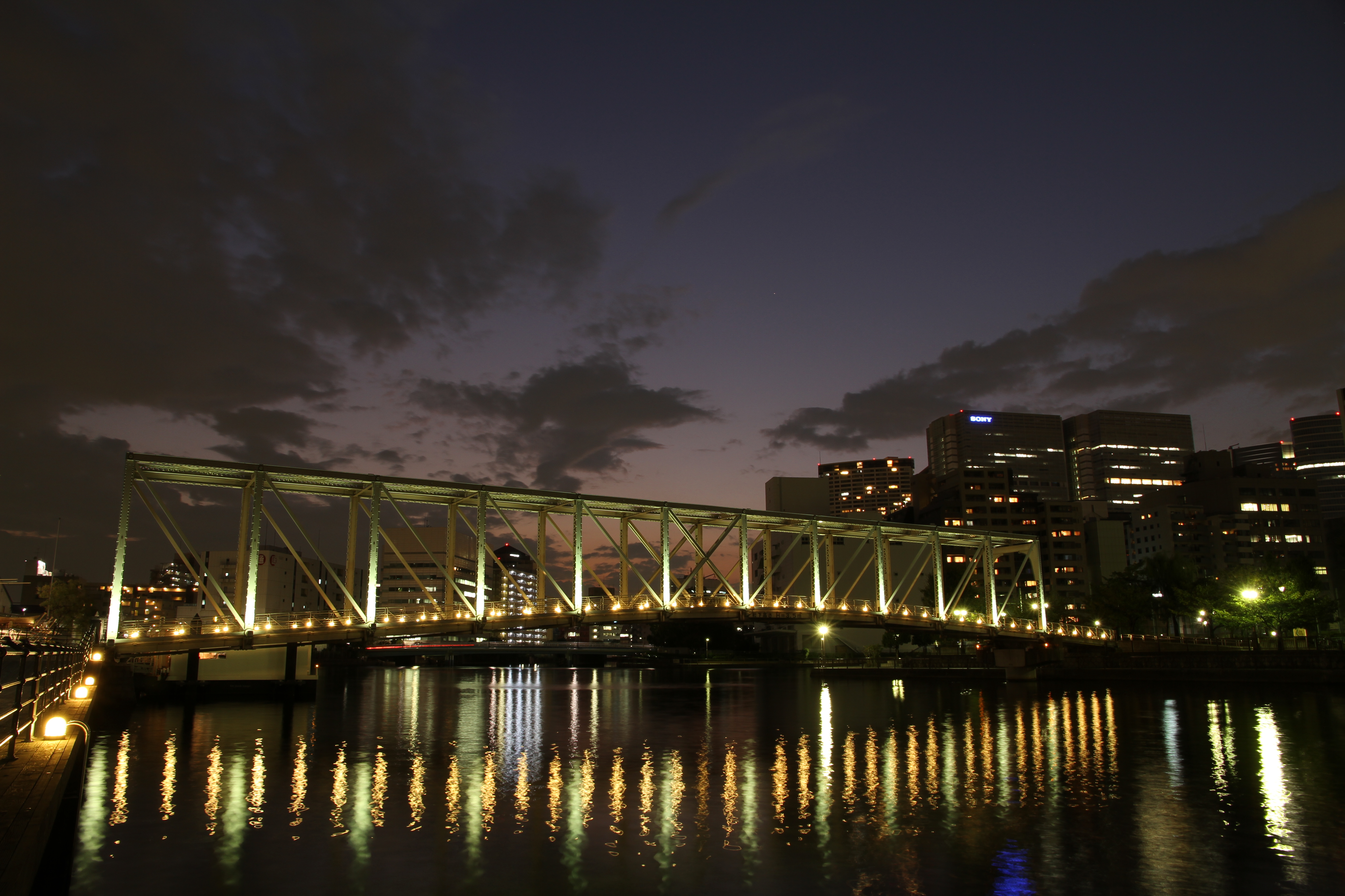 <b>EOS 7D / EF-S 15-85mm F3.5-5.6 IS USM / 約5.1MB / 5,184×3,456 / 6秒 / F8 / -0.3EV / ISO100 / WB:オート / 15mm</b>