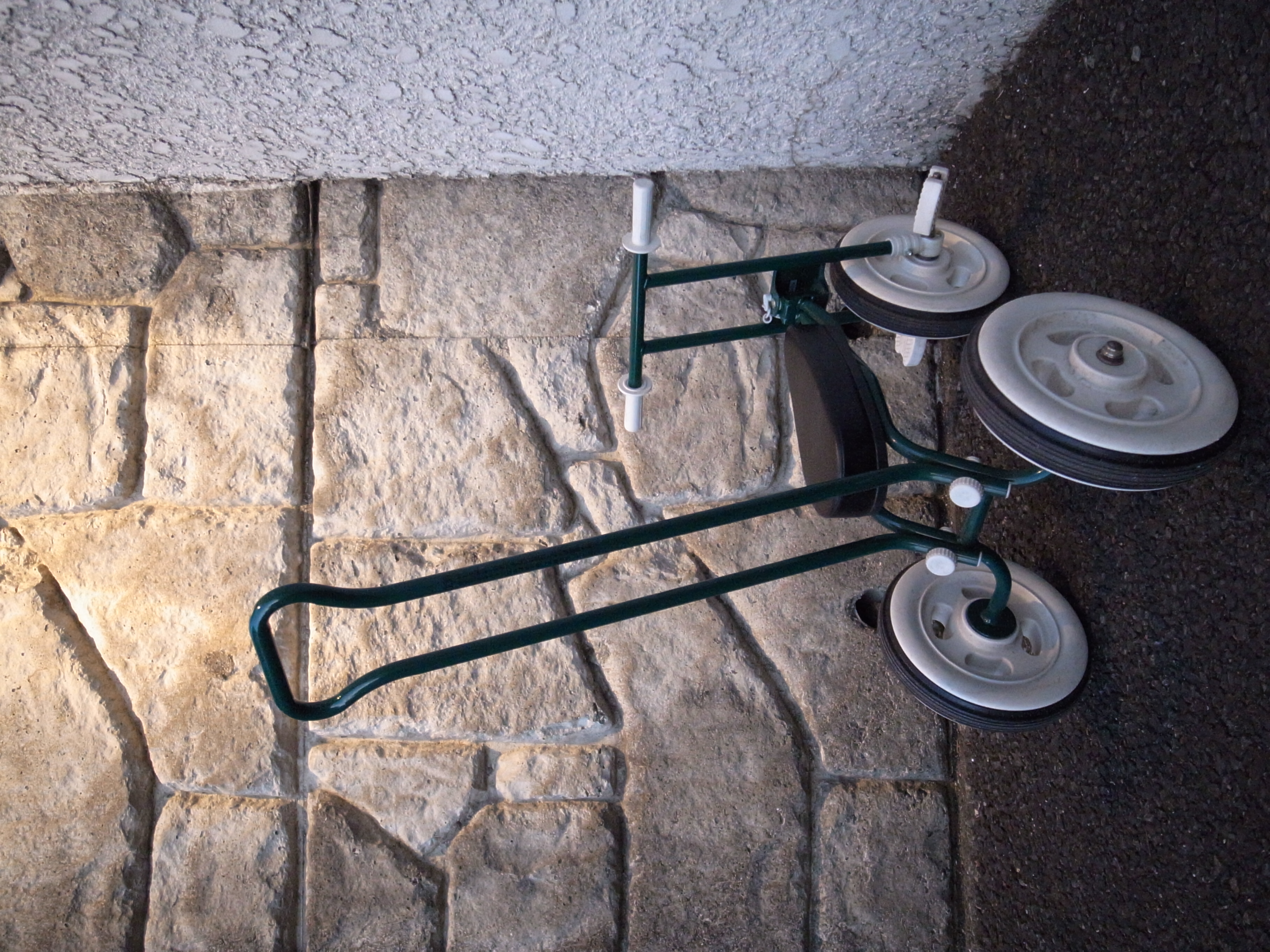 <b>GR DIGITAL III / 2,736×3,648 / 1/111秒 / F1.9 / +0.3EV / ISO800 / 絞り優先AE / WB:オート / 6mm</b>