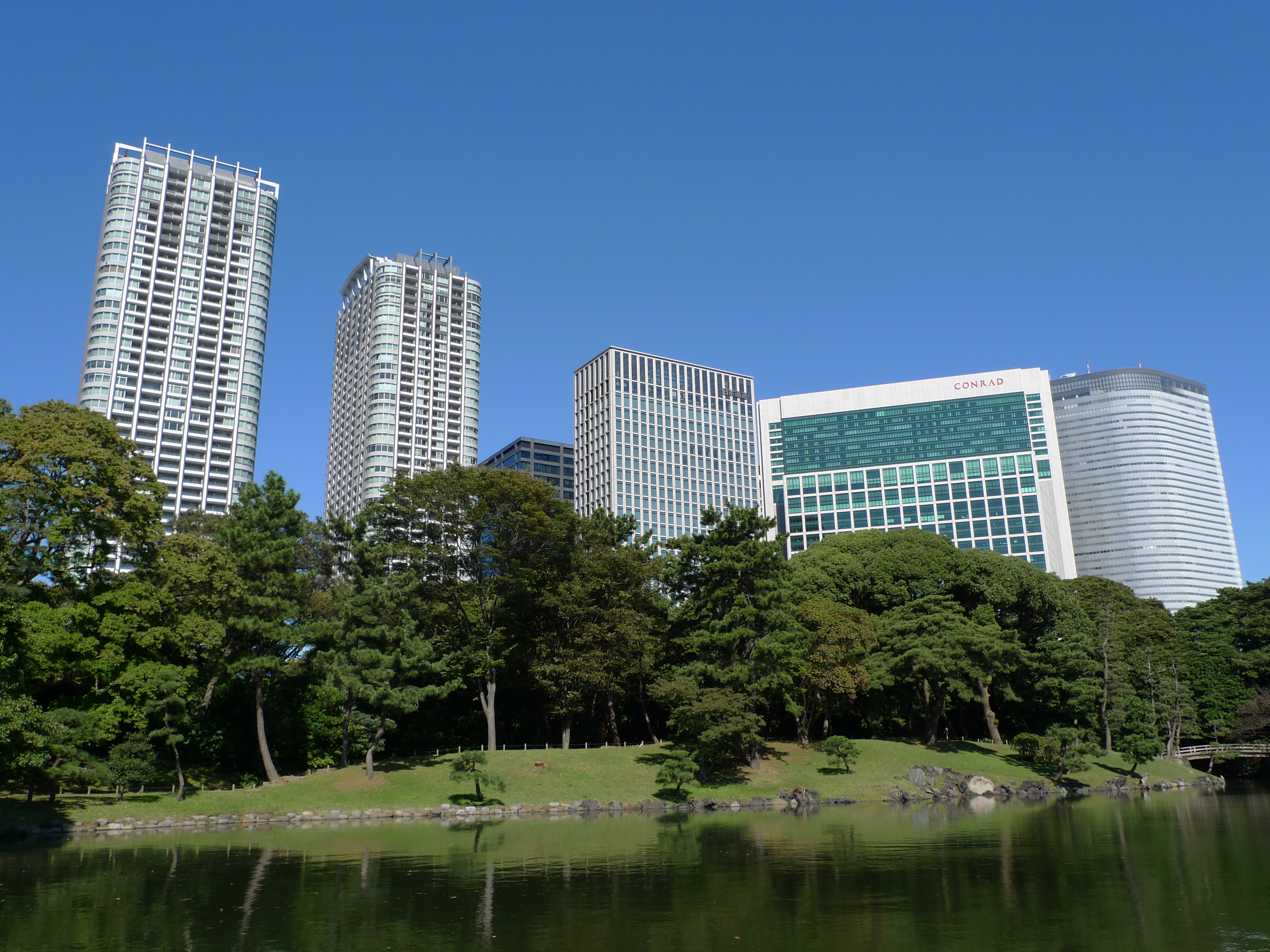 <b>LUMIX DMC-LX3 / 3,648×2,736 / 1/640秒 / F4 / 0EV / ISO80/ プログラムAE / WB:オート / 5.9mm</b>