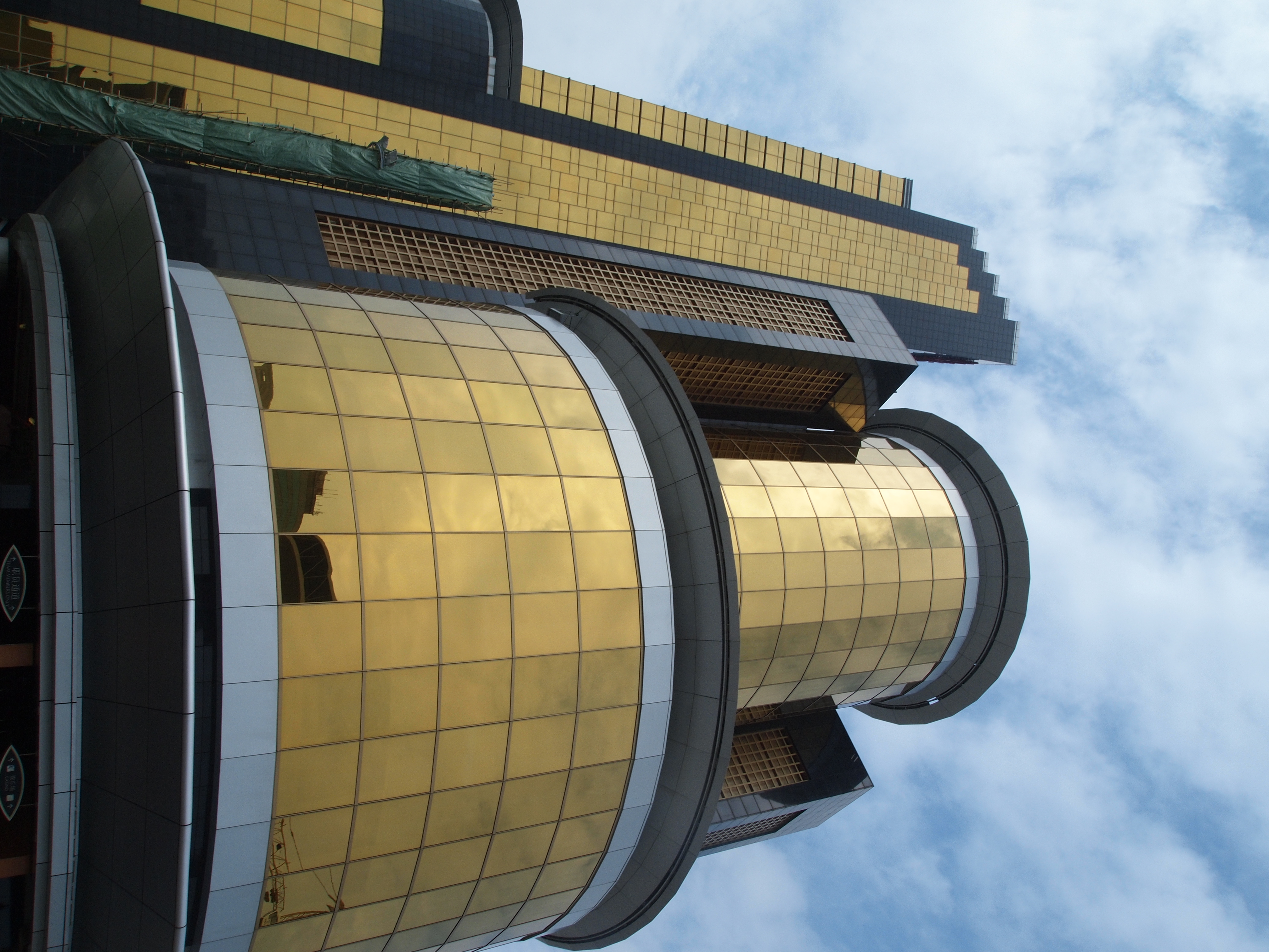 <b>E-P1 / M.ZUIKO DIGITAL ED 14-42mm F3.5-5.6 / 約7.3MB / 3,024×4,032 / 1/400秒 / F10 / 0EV / ISO200 / WB:晴天 / 14mm</b>