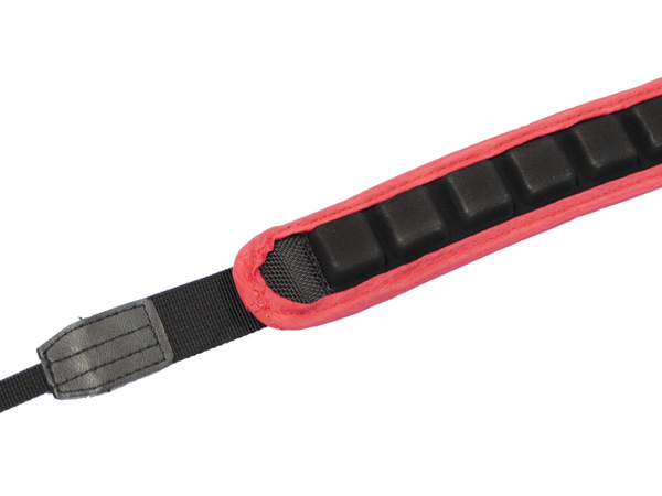 <b>ストラップ裏面のair cellパッド</b>