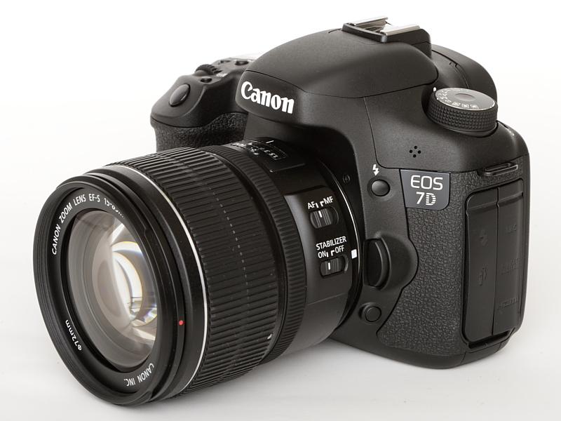 <b>EF-S 15-85mm F3.5-5.6 IS USMのレンズキットで購入しました。このレンズにも期待しています</b>