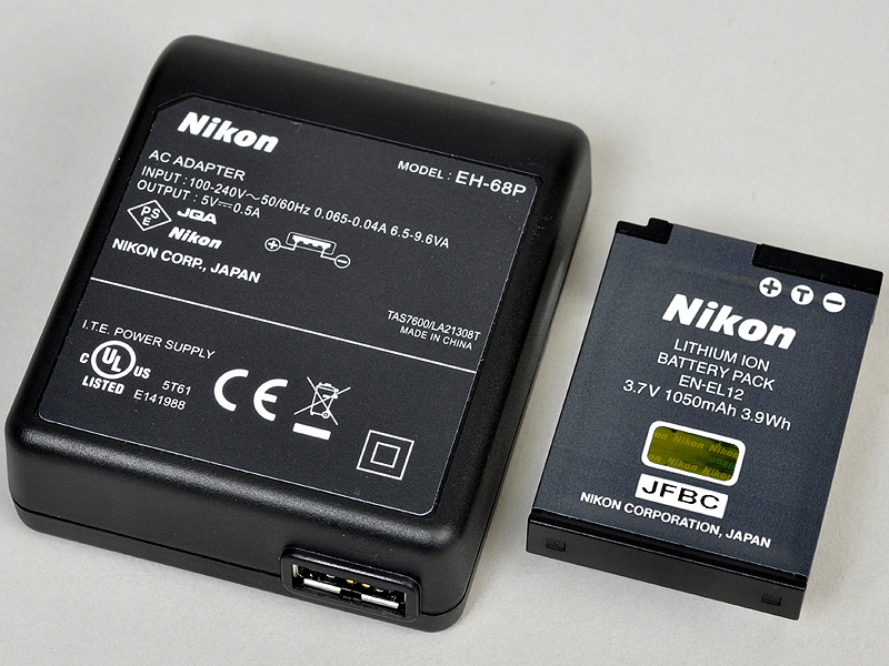 <b>充電は本体充電。なお、PCに接続すればUSBからも充電できる</b>