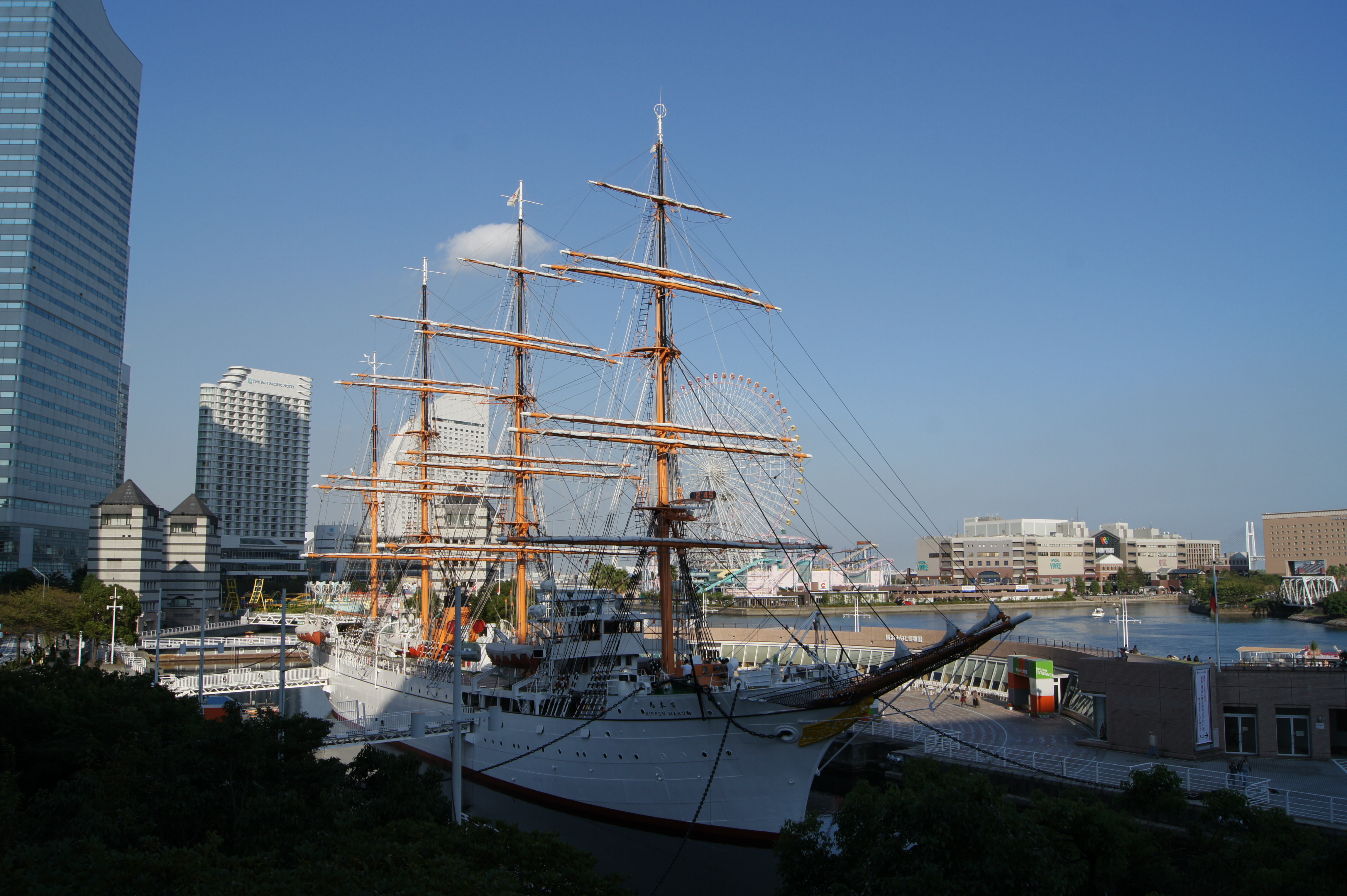 <b>オートHDR（1EV）<br>α550 / DT 18-55mm F3.5-5.6 SAM / 約4.6MB / 4,592×3,056 / 1/400秒 / F11 / 0EV / ISO200 / WB:オート / 18mm</b>